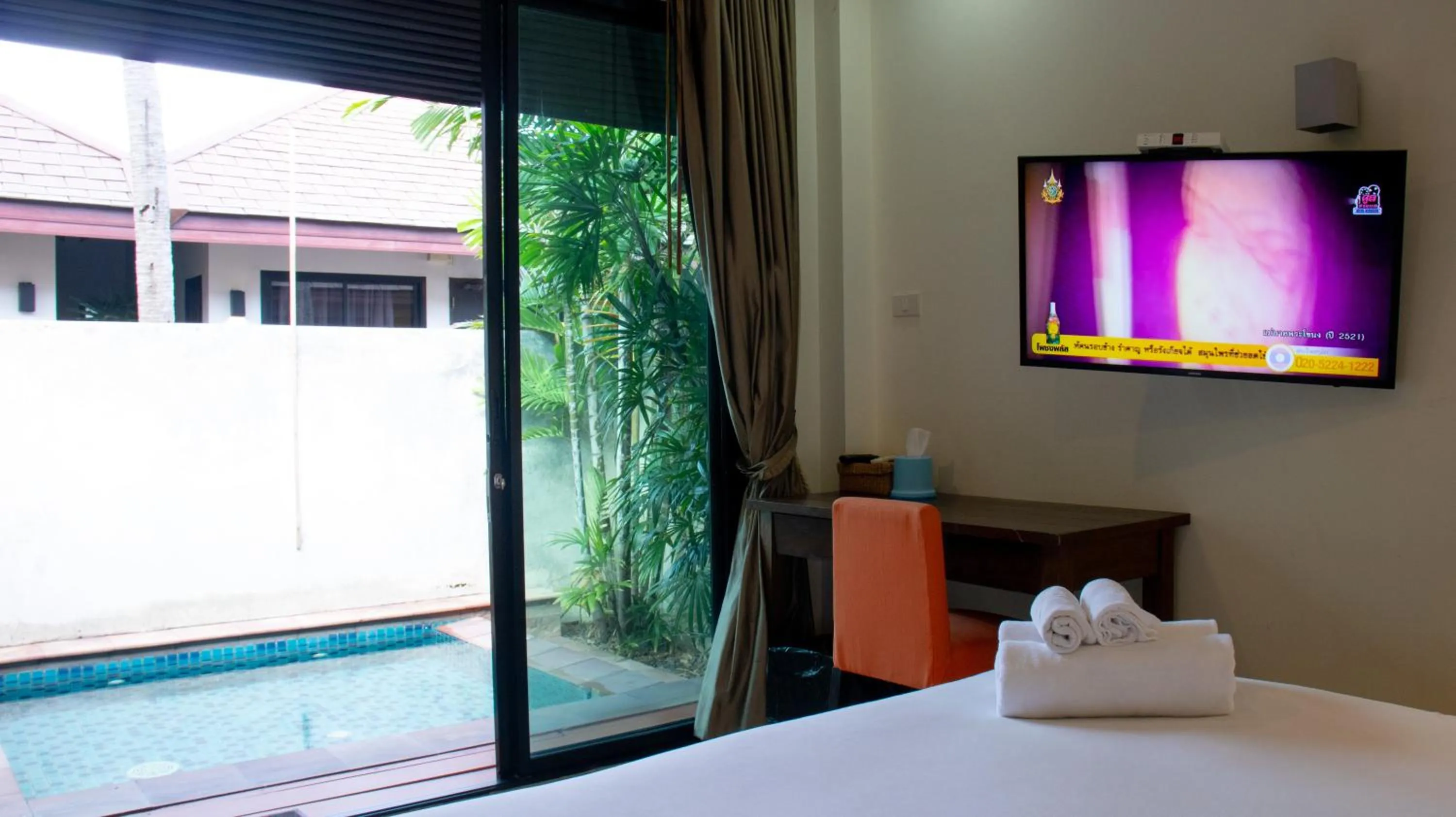 Bed in Chidlom Resort