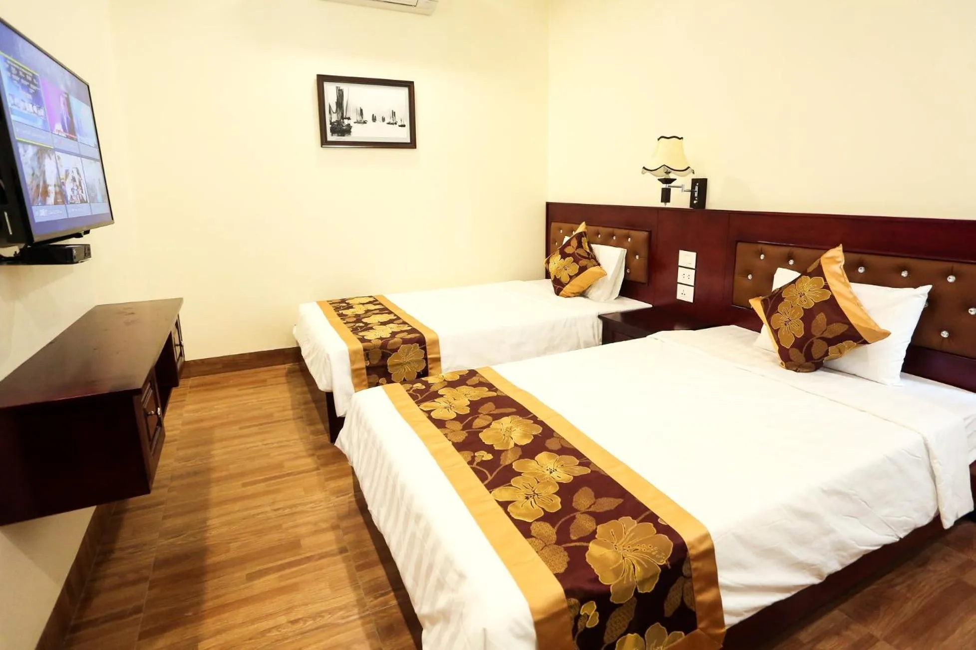 Bedroom in Diamond Hotel