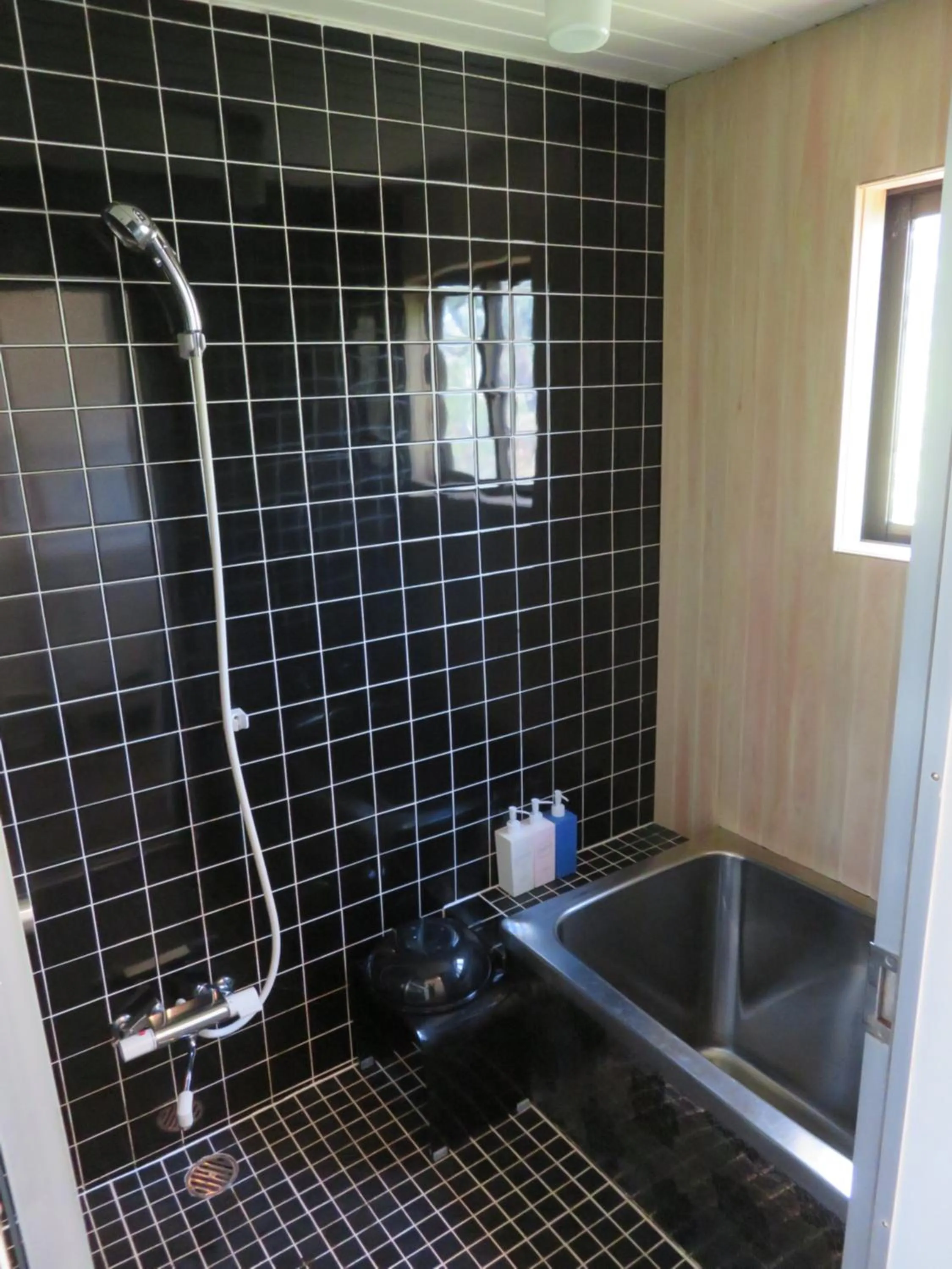 Bathroom in White Horse Hotel