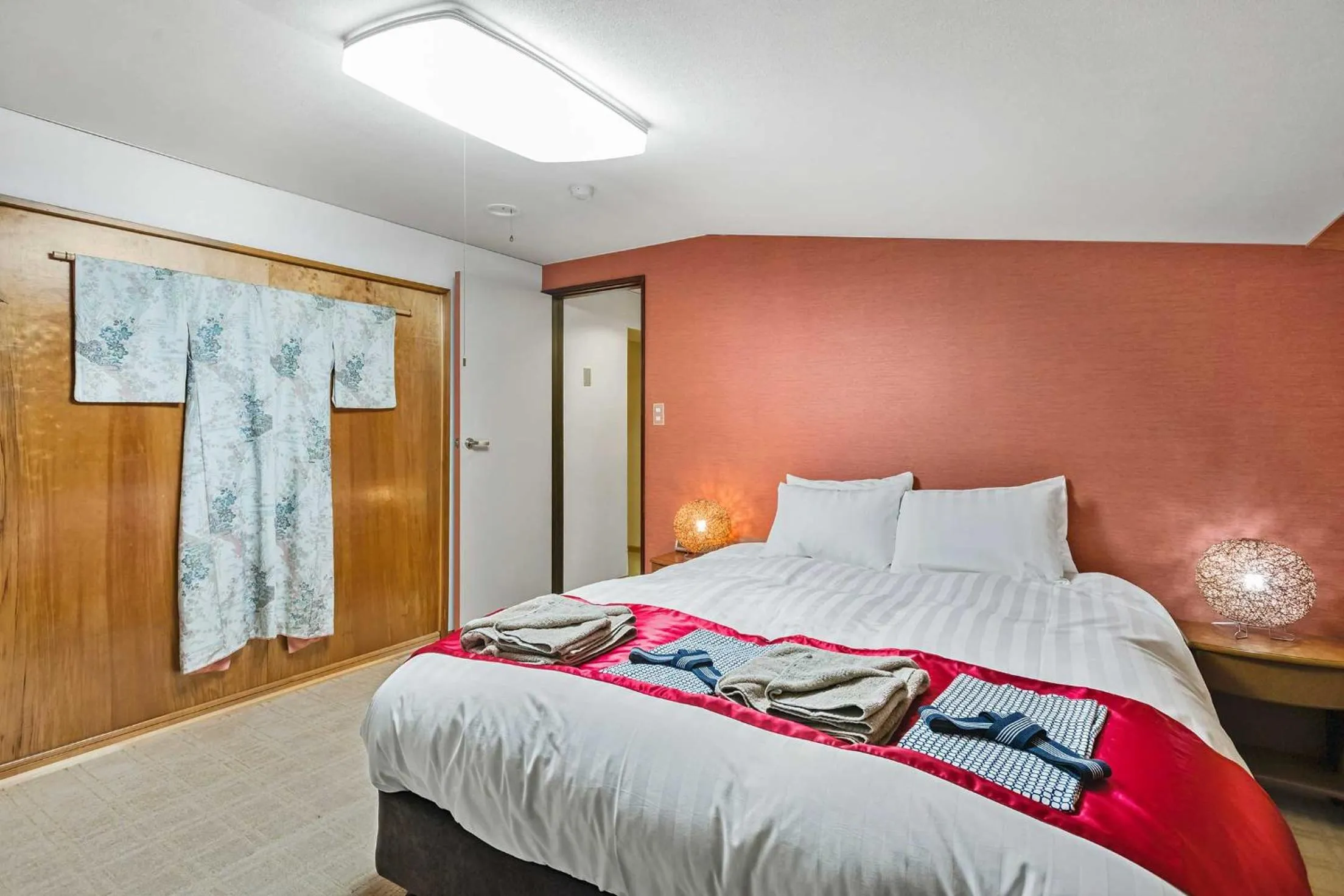 Bedroom, Bed in White Horse Hotel