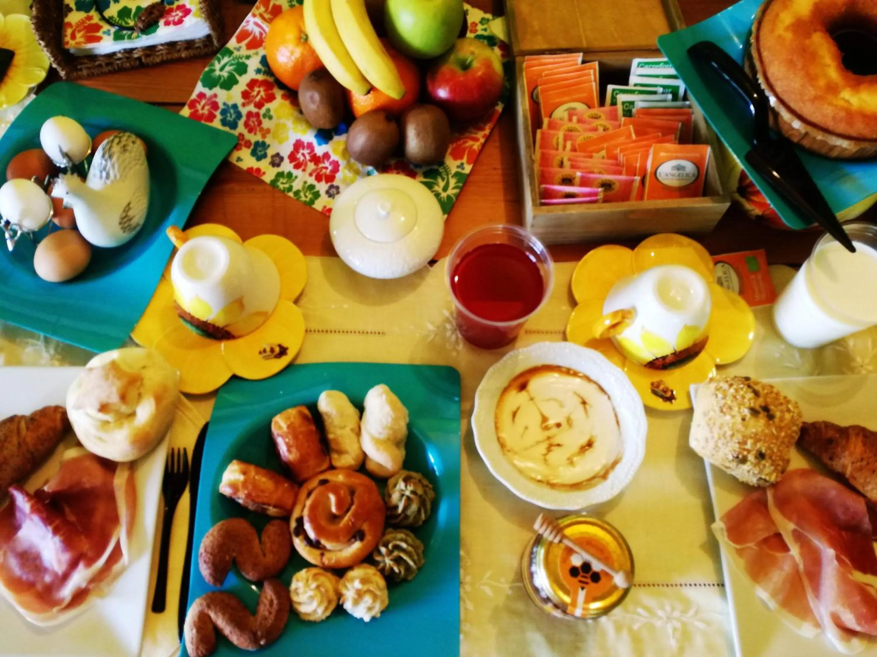 Communal lounge/ TV room in Aljama - Downtown B&B