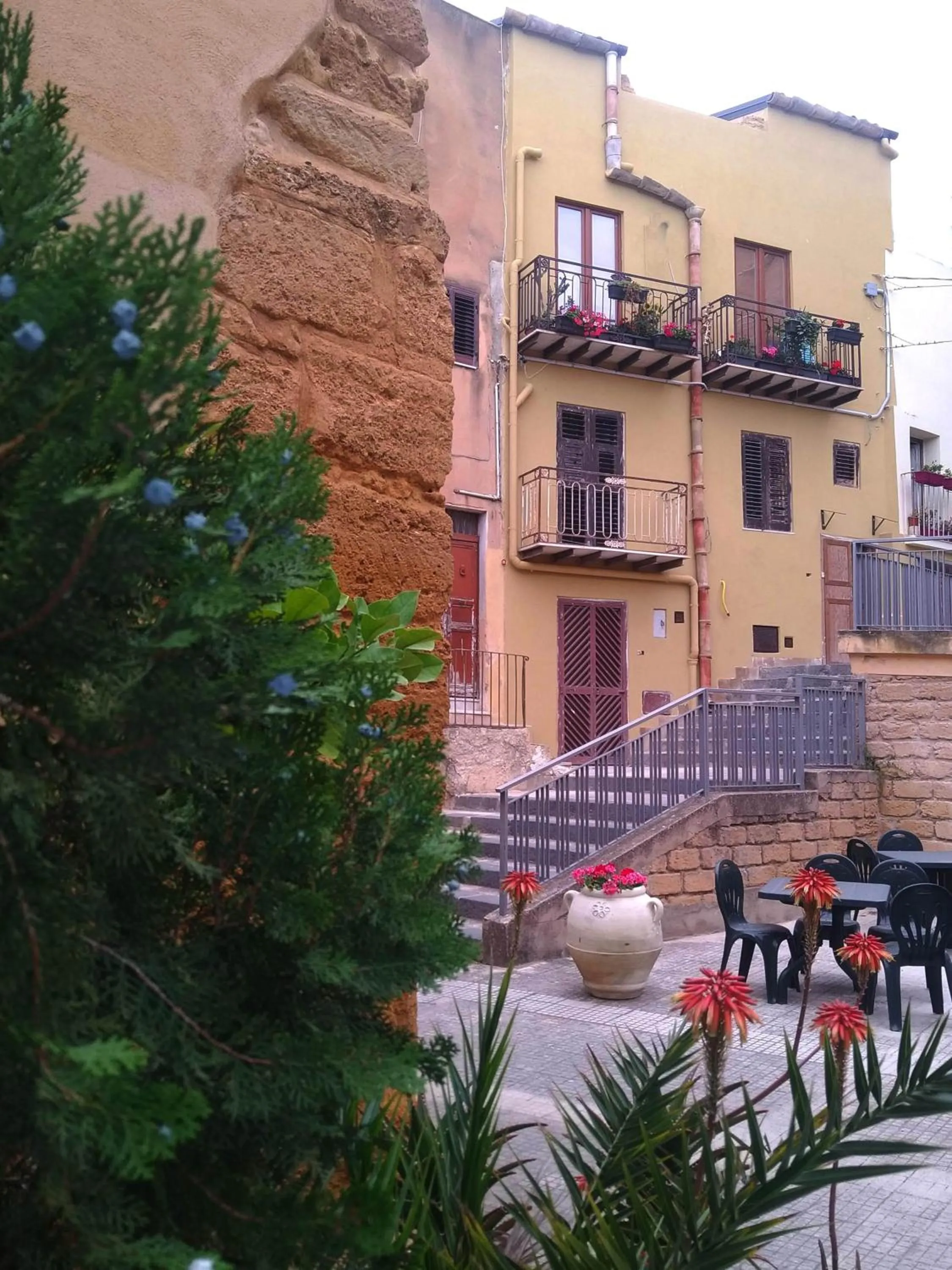 Facade/entrance in Aljama - Downtown B&B