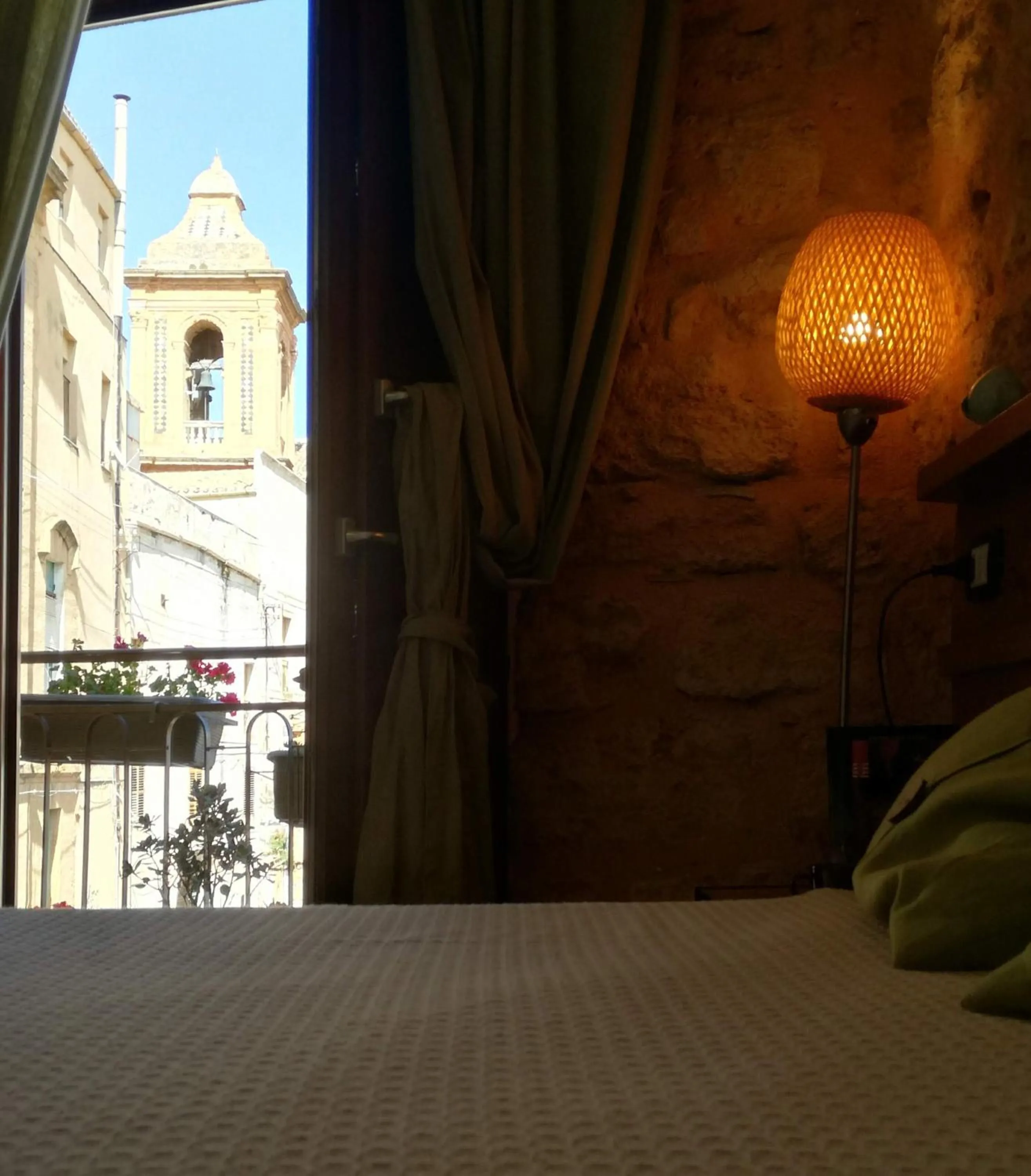 Balcony/Terrace, Bed in Aljama - Downtown B&B