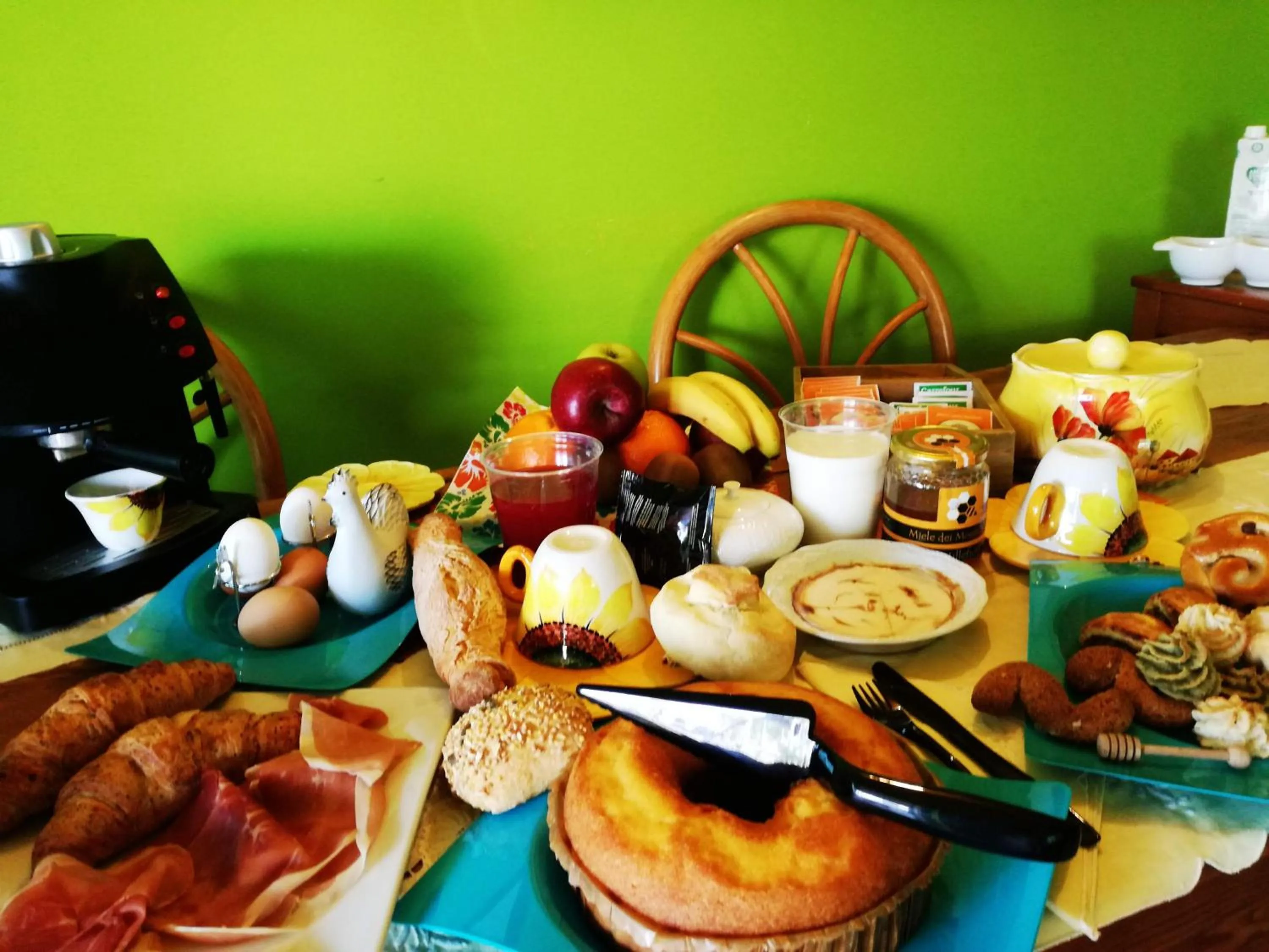 Food and drinks in Aljama - Downtown B&B