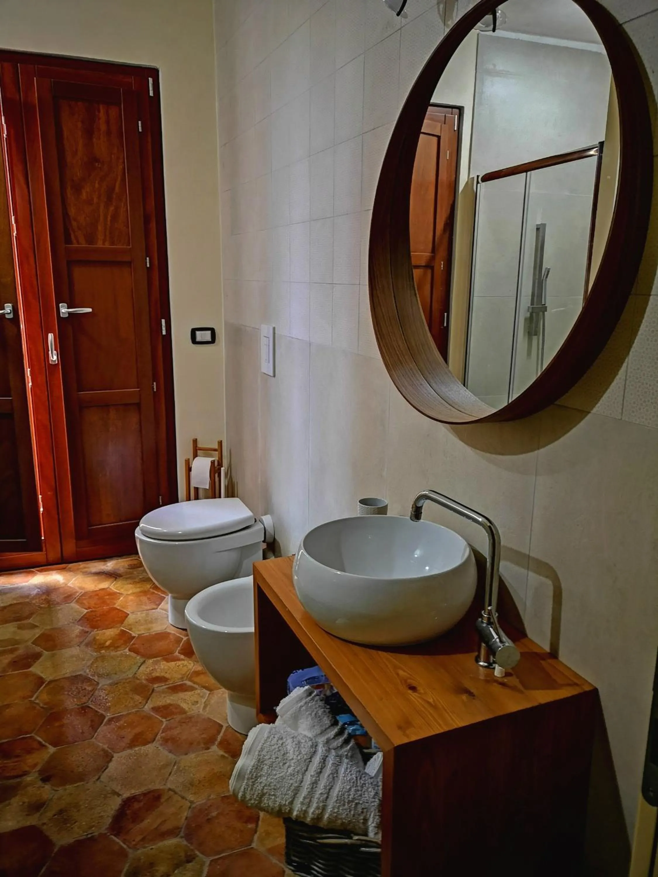 Toilet in Aljama - Downtown B&B