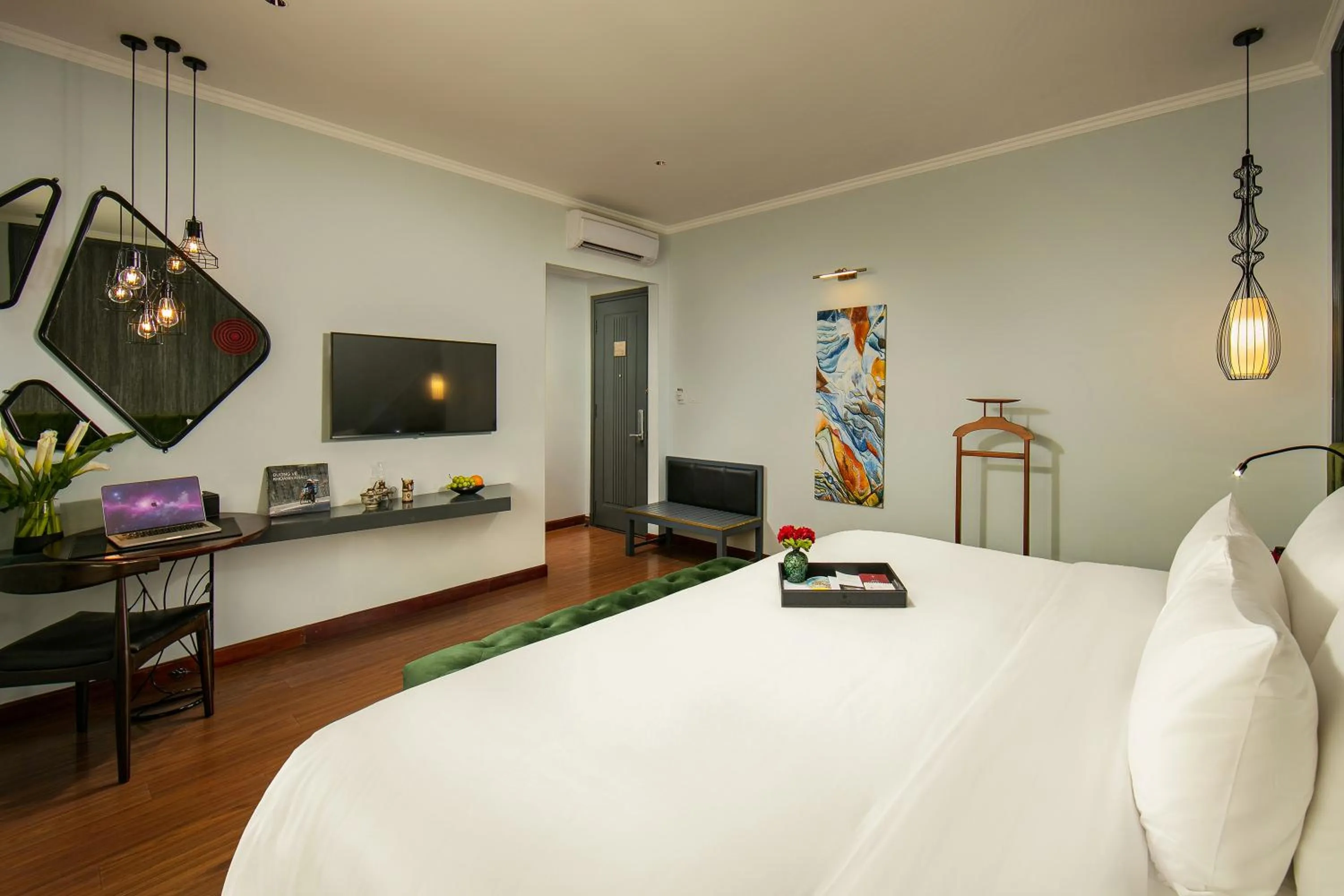 Bed in La Mejor Hotel & Sky Bar