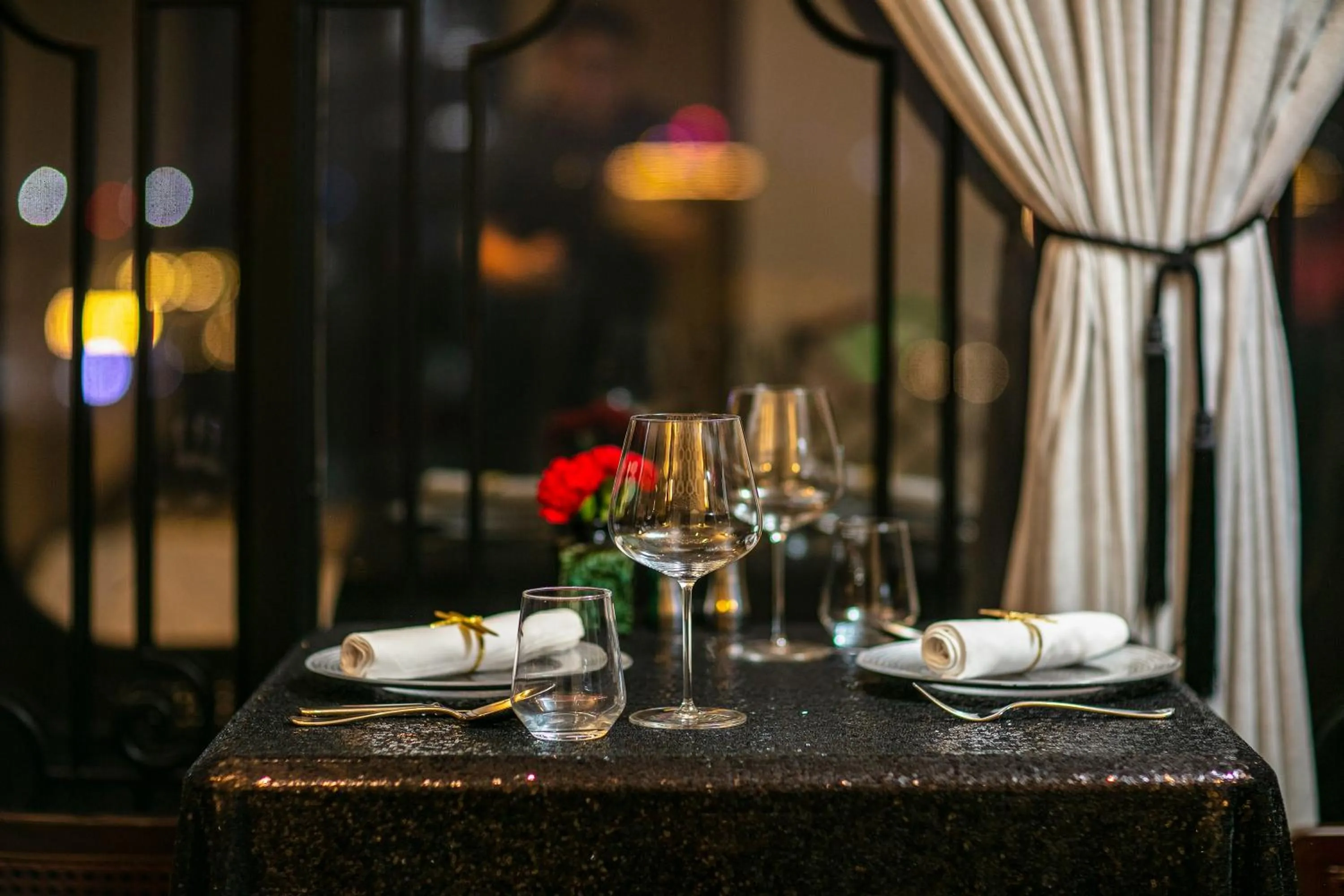 Restaurant/places to eat in La Mejor Hotel & Sky Bar