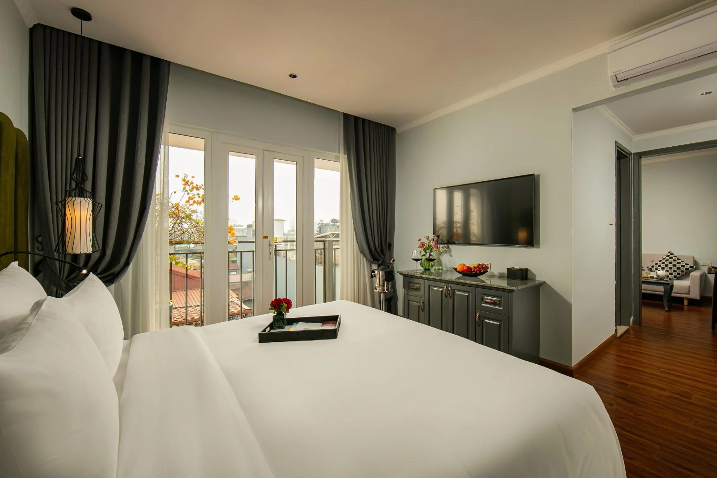 Bed in La Mejor Hotel & Sky Bar