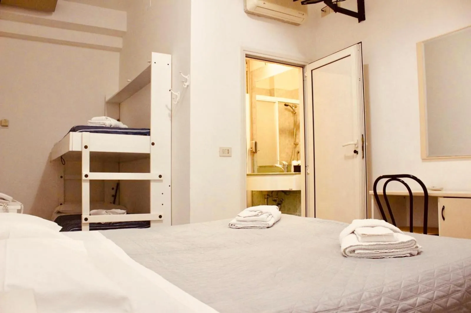 Photo of the whole room, Bed in Hotel Villa Lieta