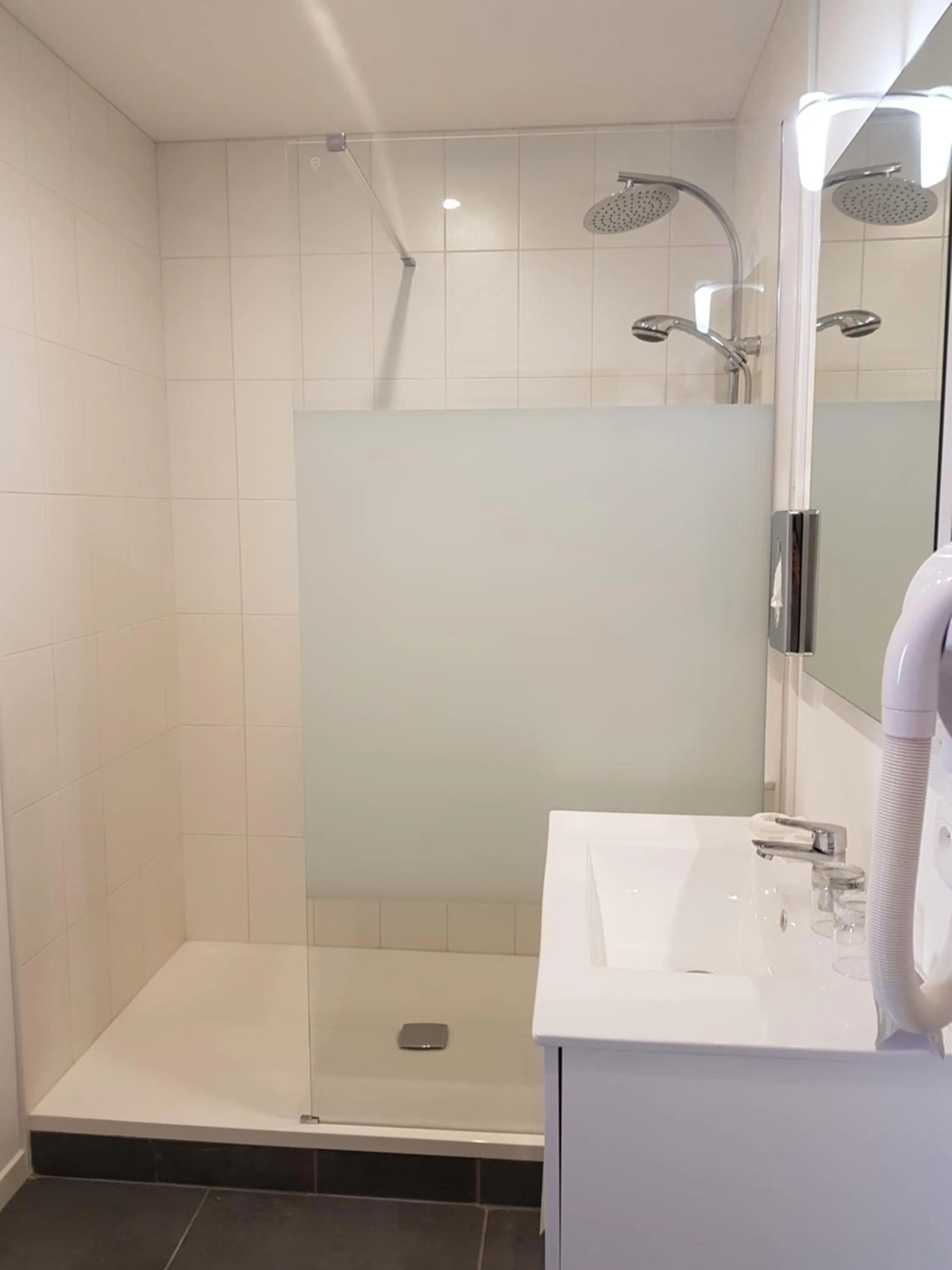 Shower in Domaine de Joinville