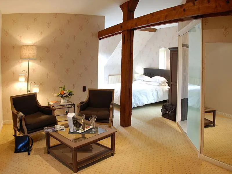 Photo of the whole room, Bed in Domaine de Joinville