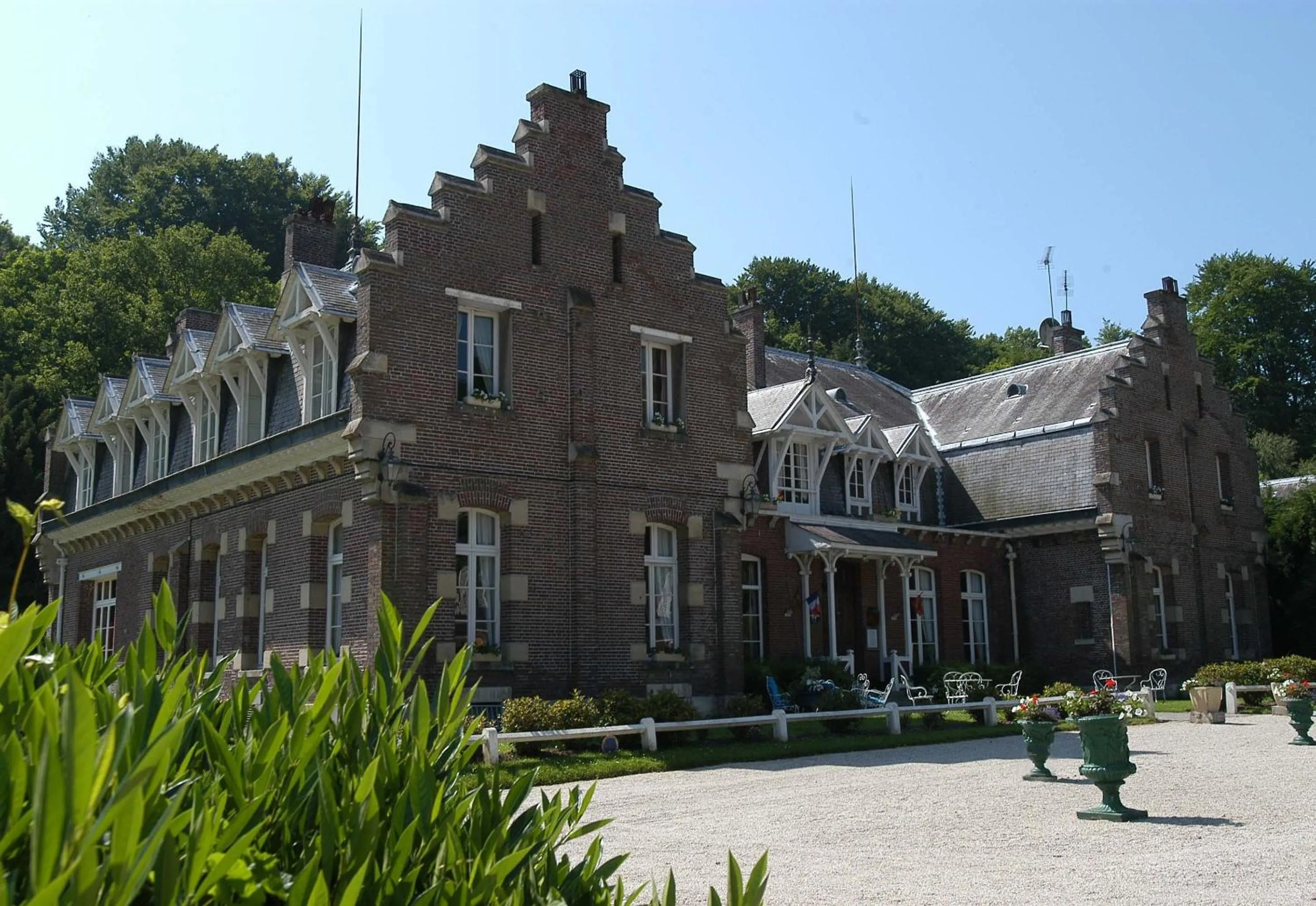 Facade/entrance in Domaine de Joinville