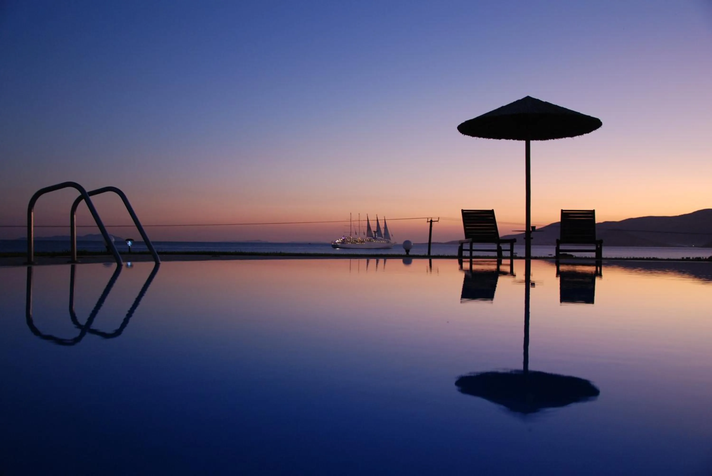 Swimming pool in Koulas Pension - Red Lake
