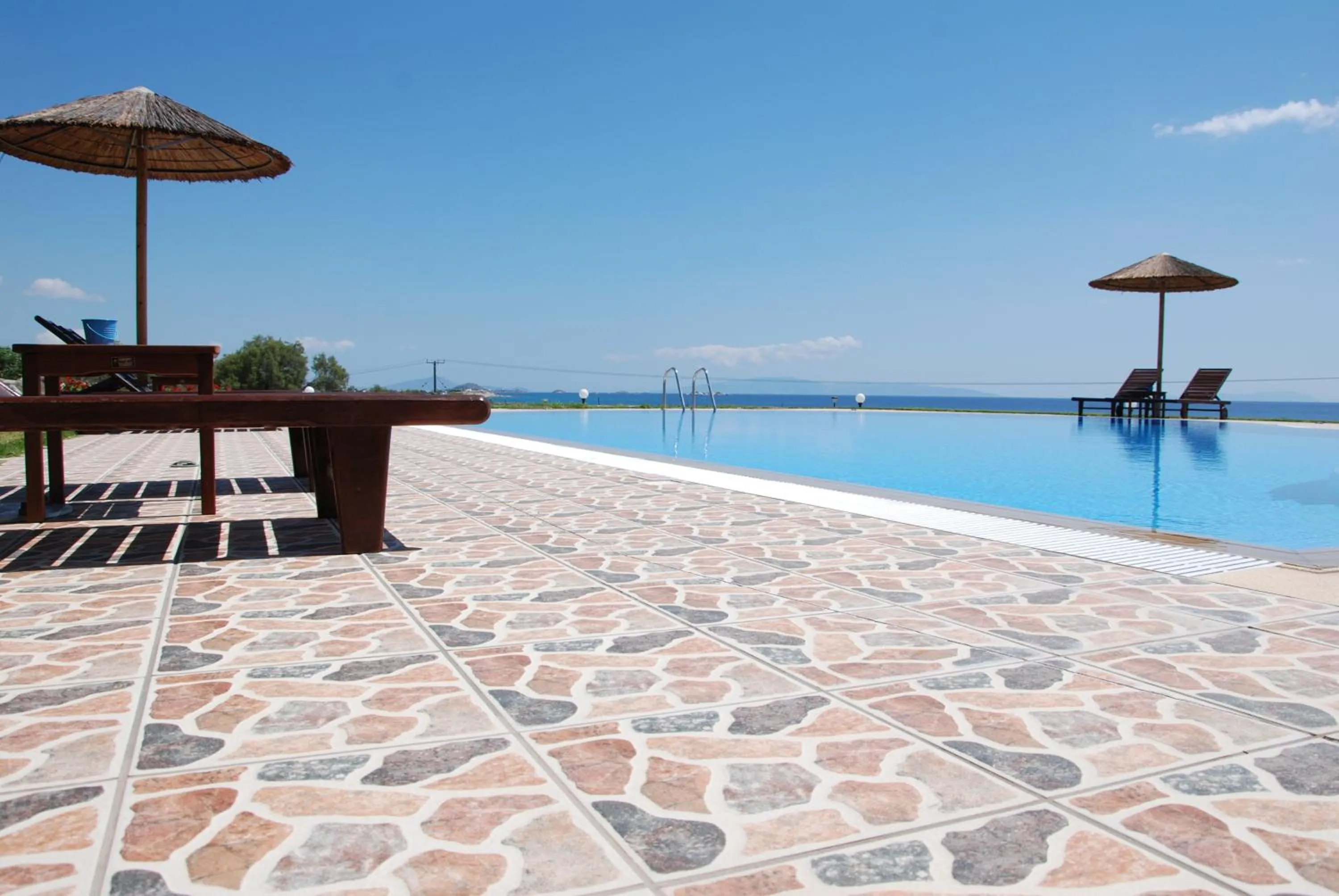 Swimming pool in Koulas Pension - Red Lake