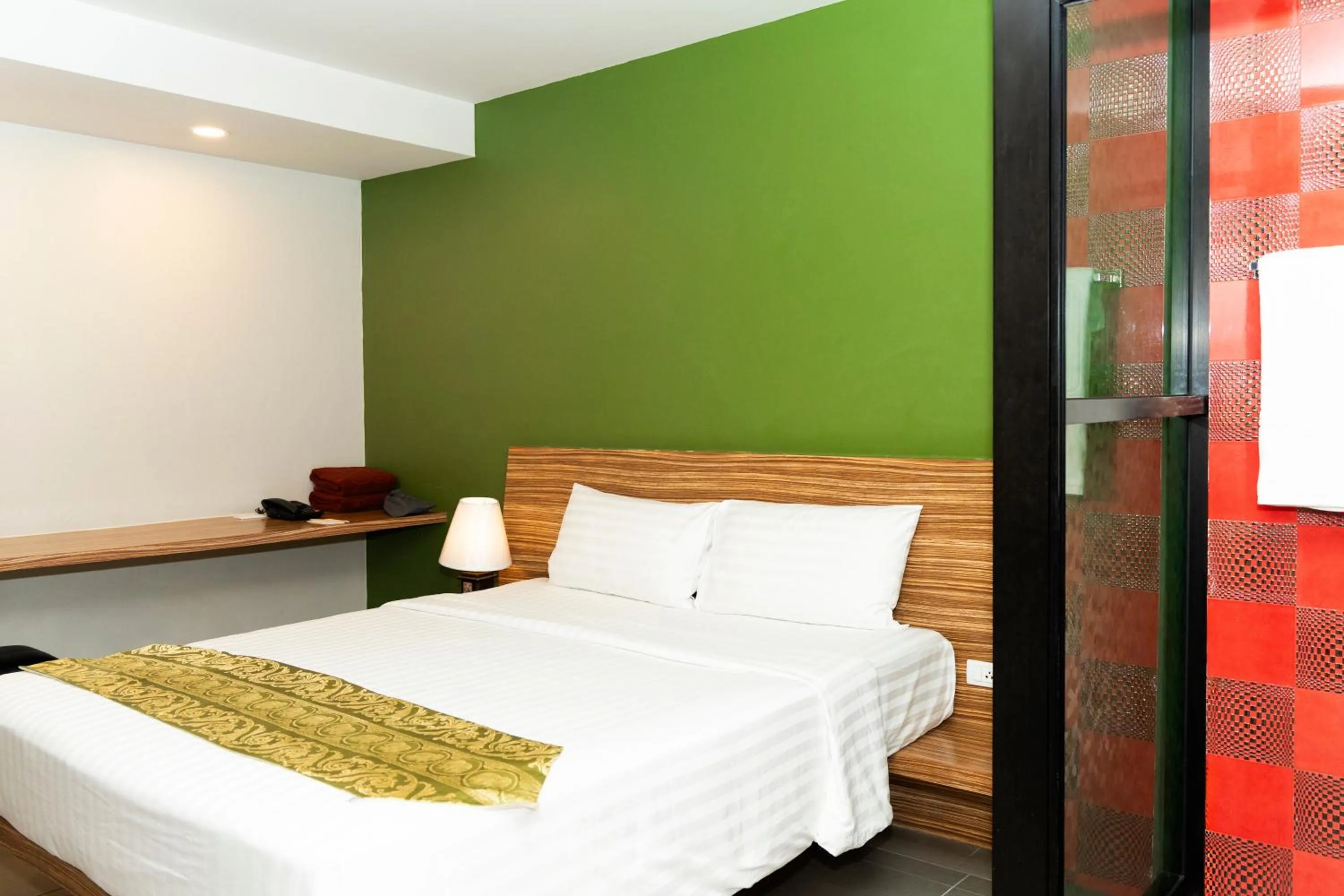 Property building, Bed in Gu Hotel Patong