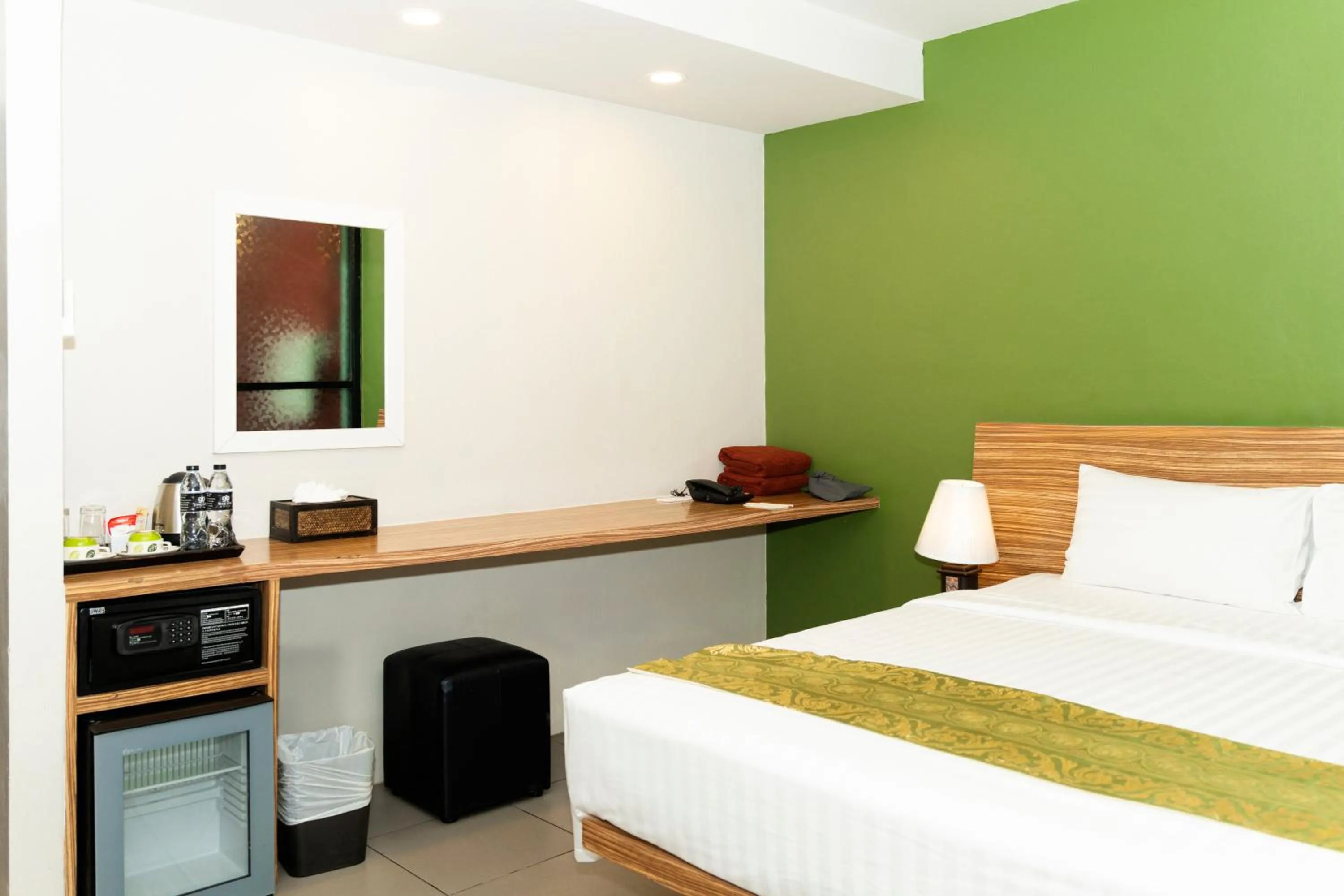 Property building, Bed in Gu Hotel Patong