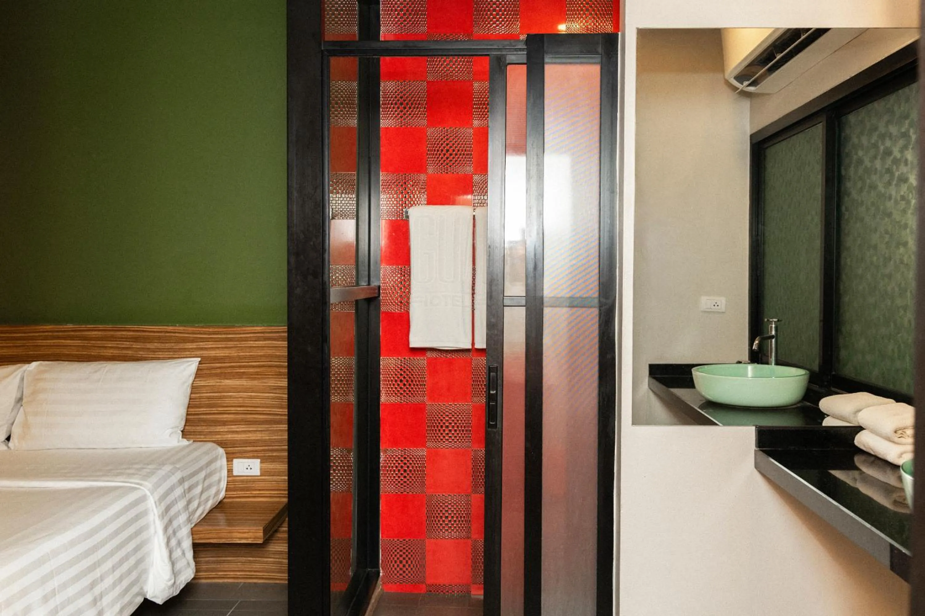 Bathroom, Bed in Gu Hotel Patong
