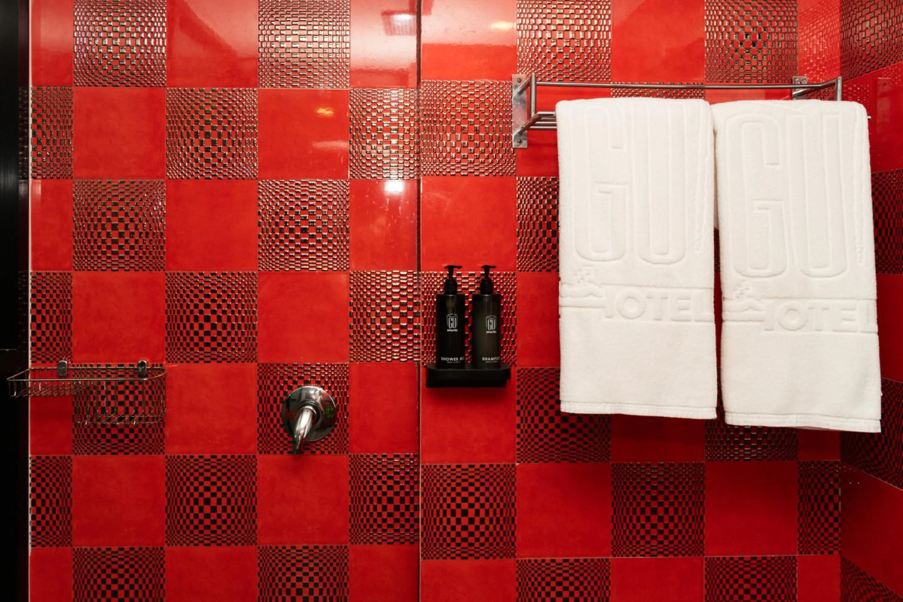 Shower in Gu Hotel Patong