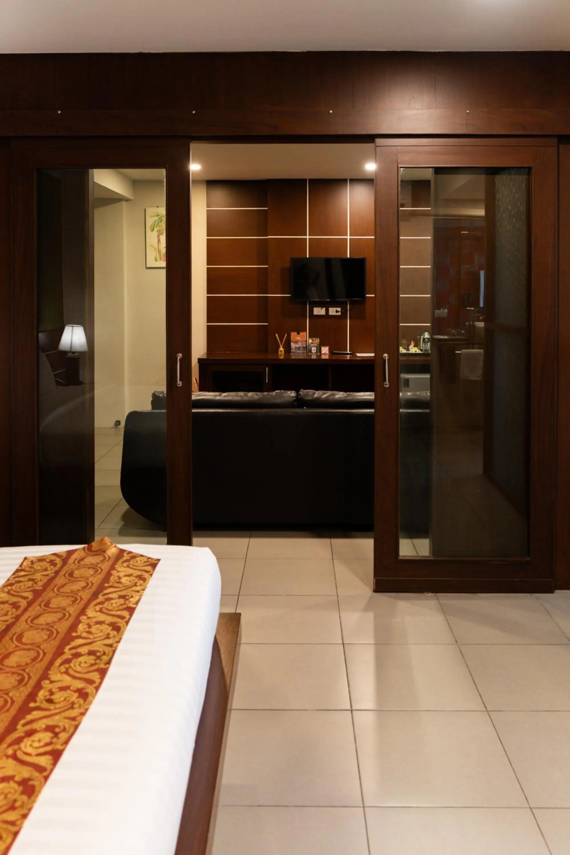 Property building, Bed in Gu Hotel Patong