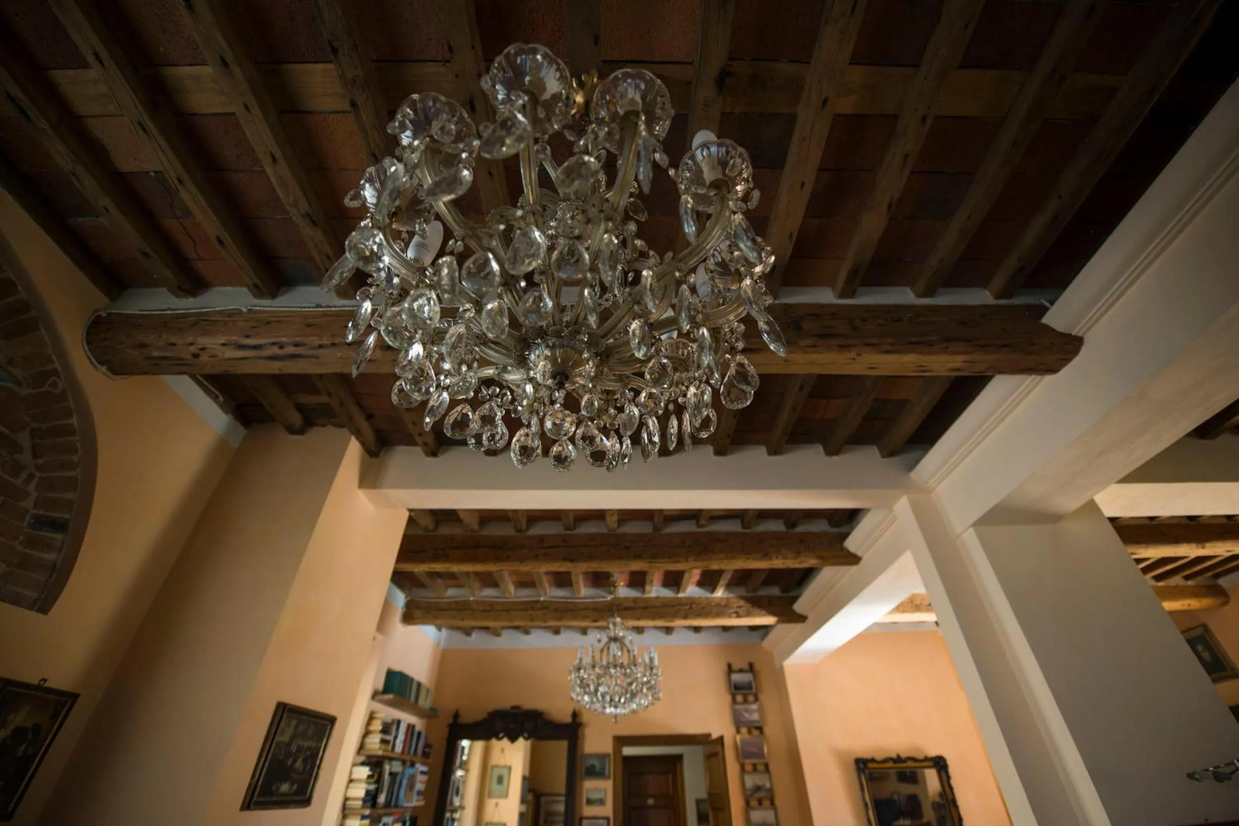 Communal lounge/ TV room in Al Porto Di Lucca B&B