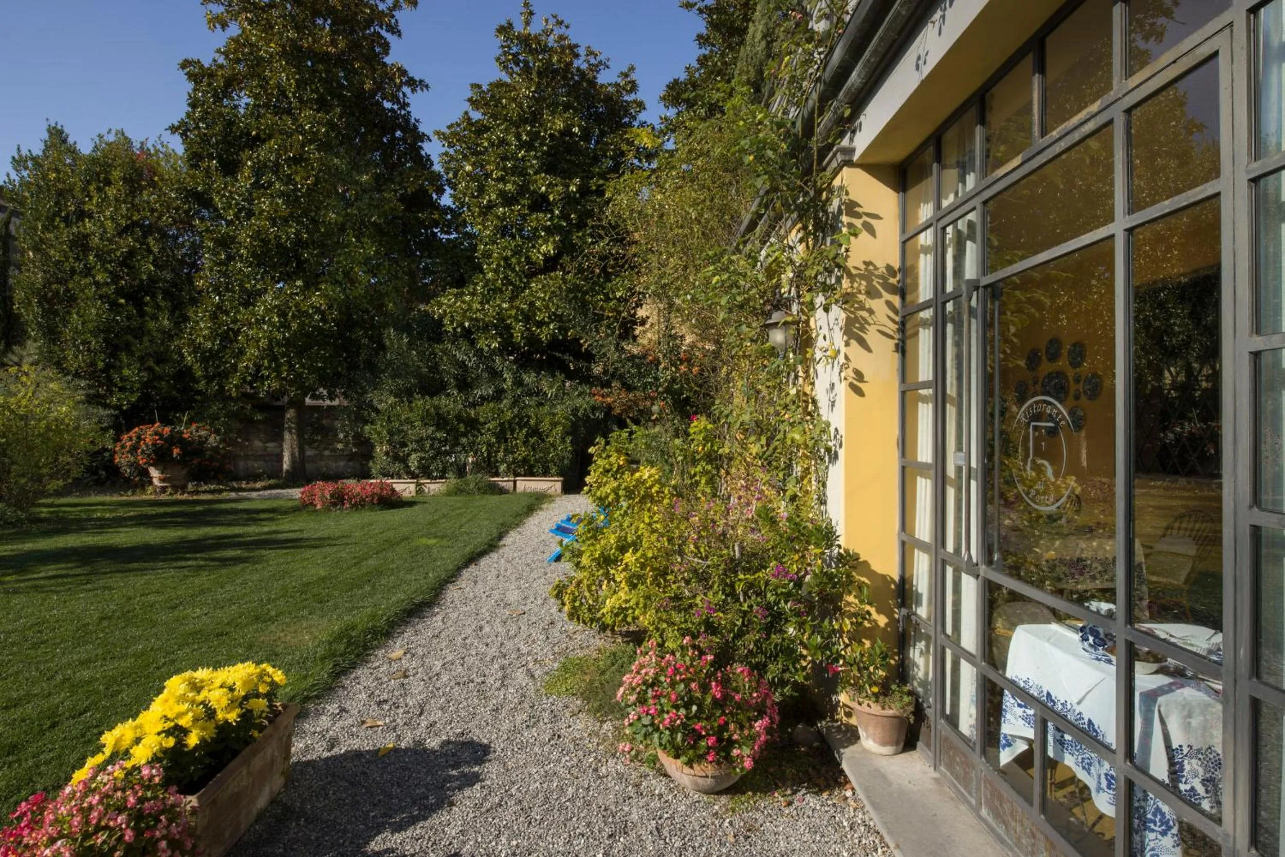 Garden view in Al Porto Di Lucca B&B