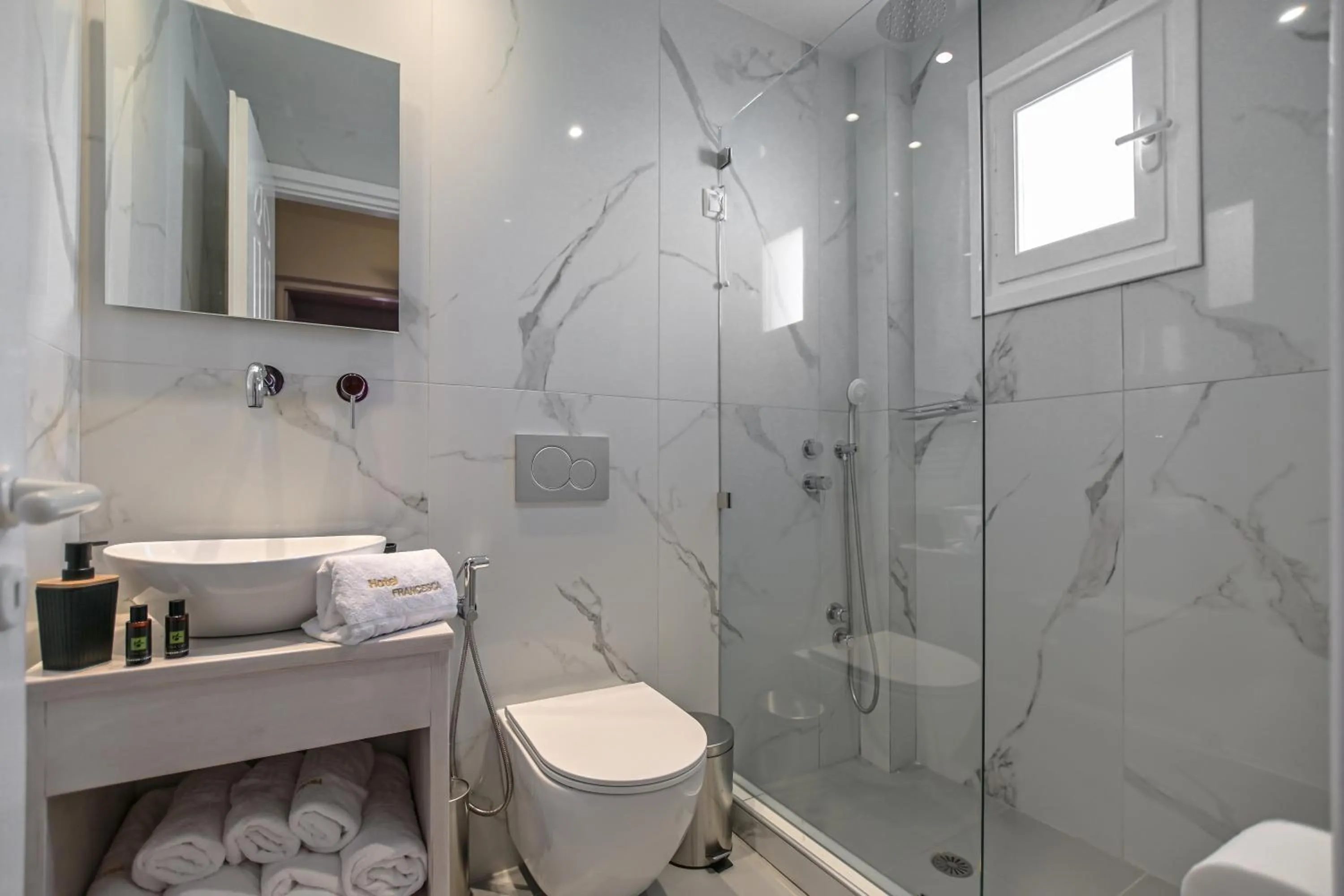 Shower in Hotel Francesca