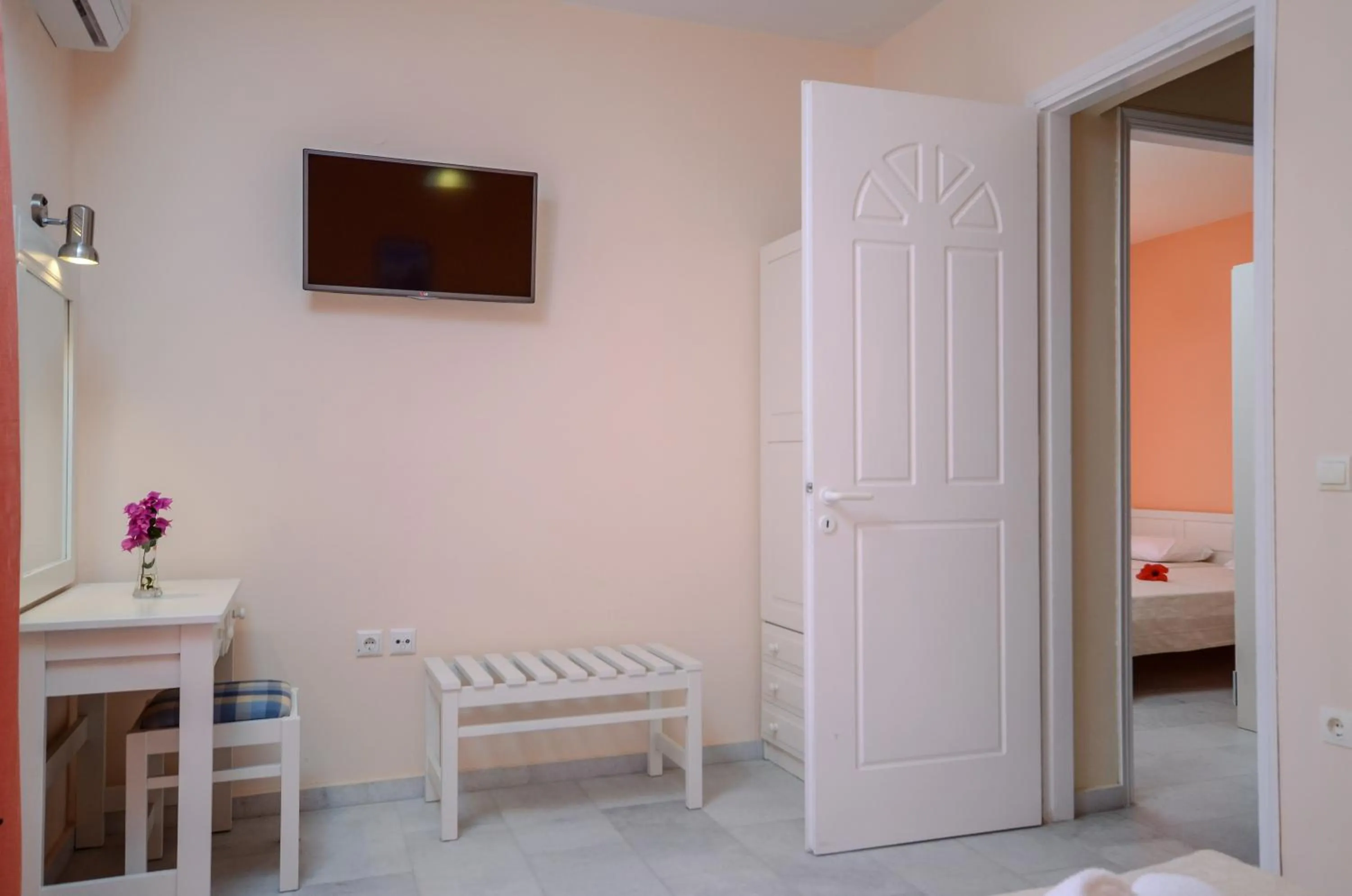 TV and multimedia, Bed in Hotel Francesca