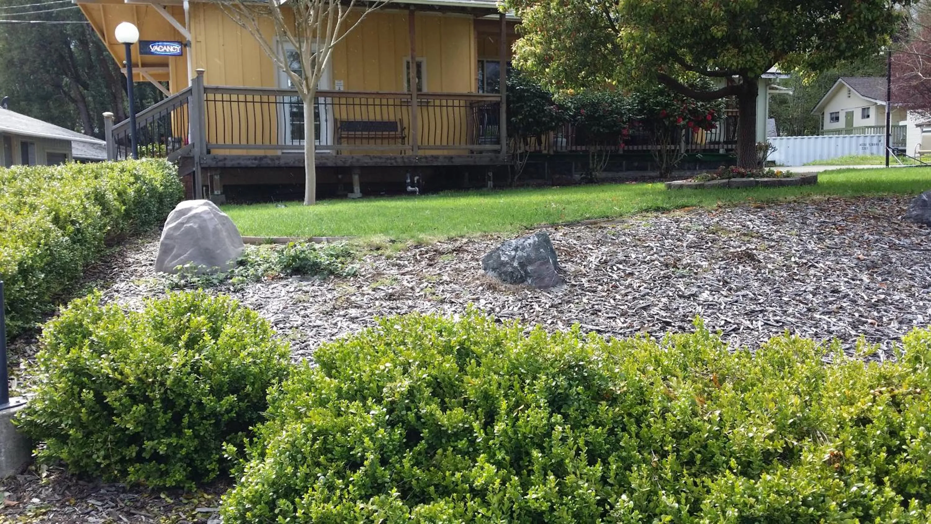 Property building in Redwood Inn Willits