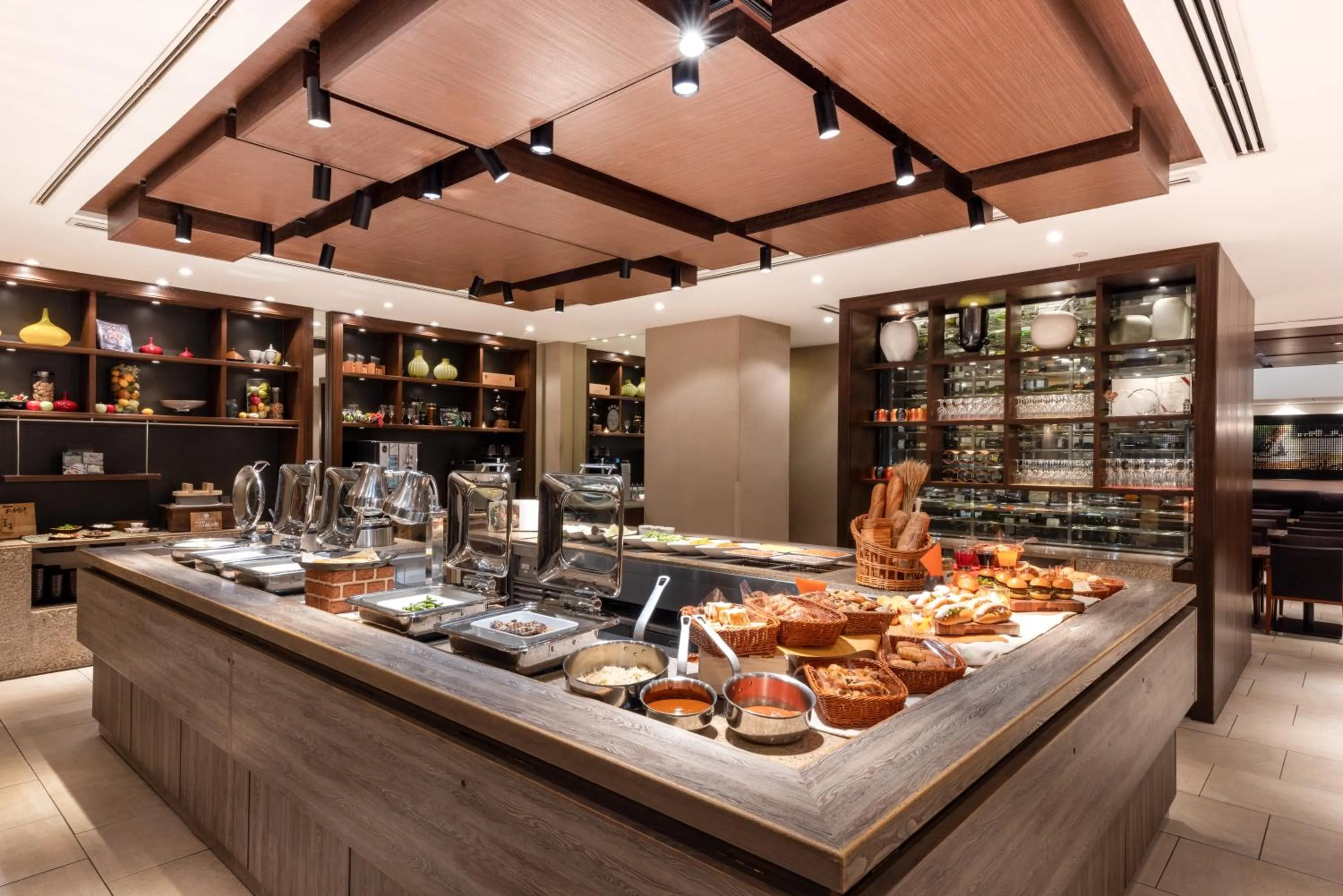 Restaurant/places to eat in The Royal Park Hotel Kyoto Sanjo