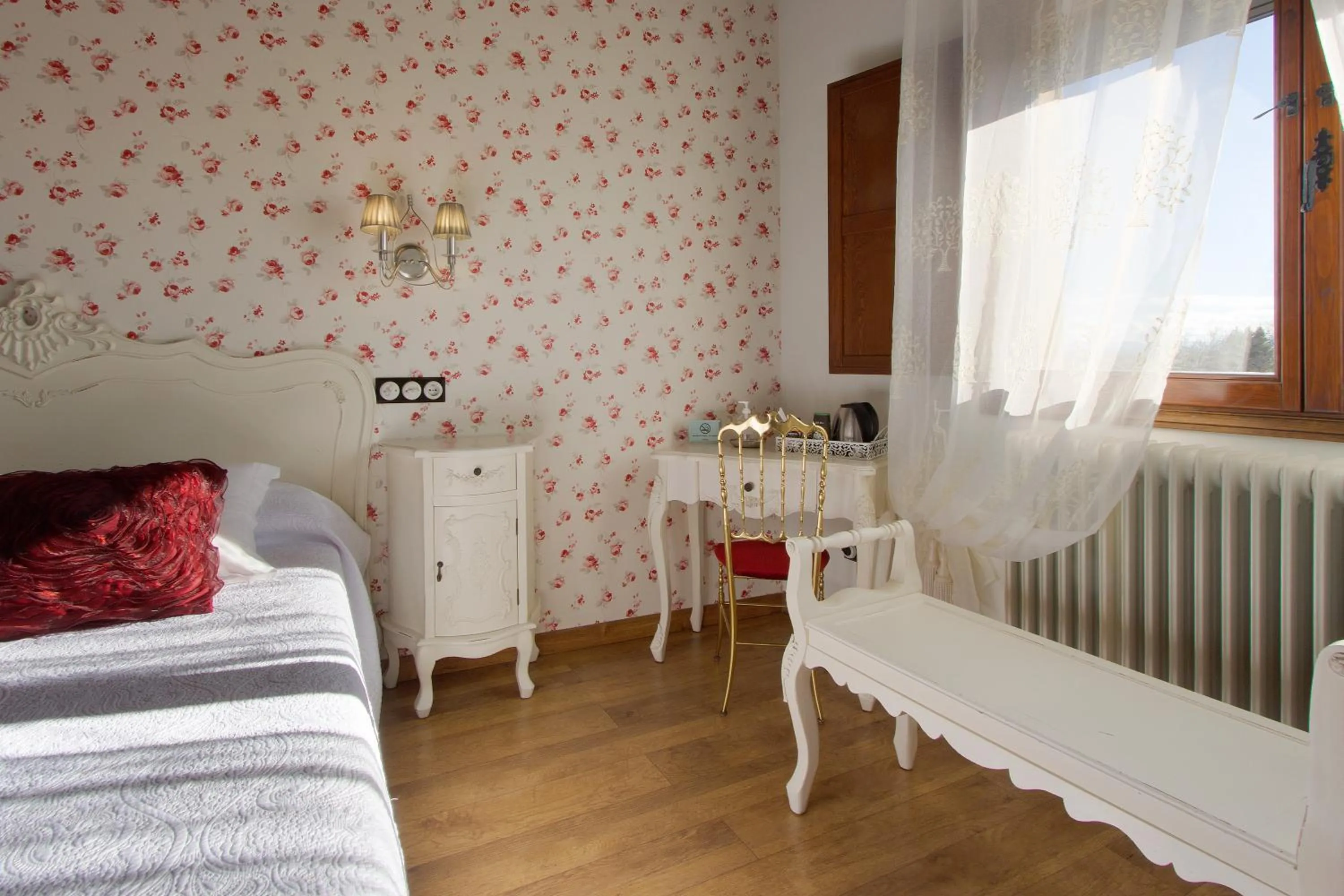 Decorative detail, Bed in Hotel Boutique Posada de Sajazarra