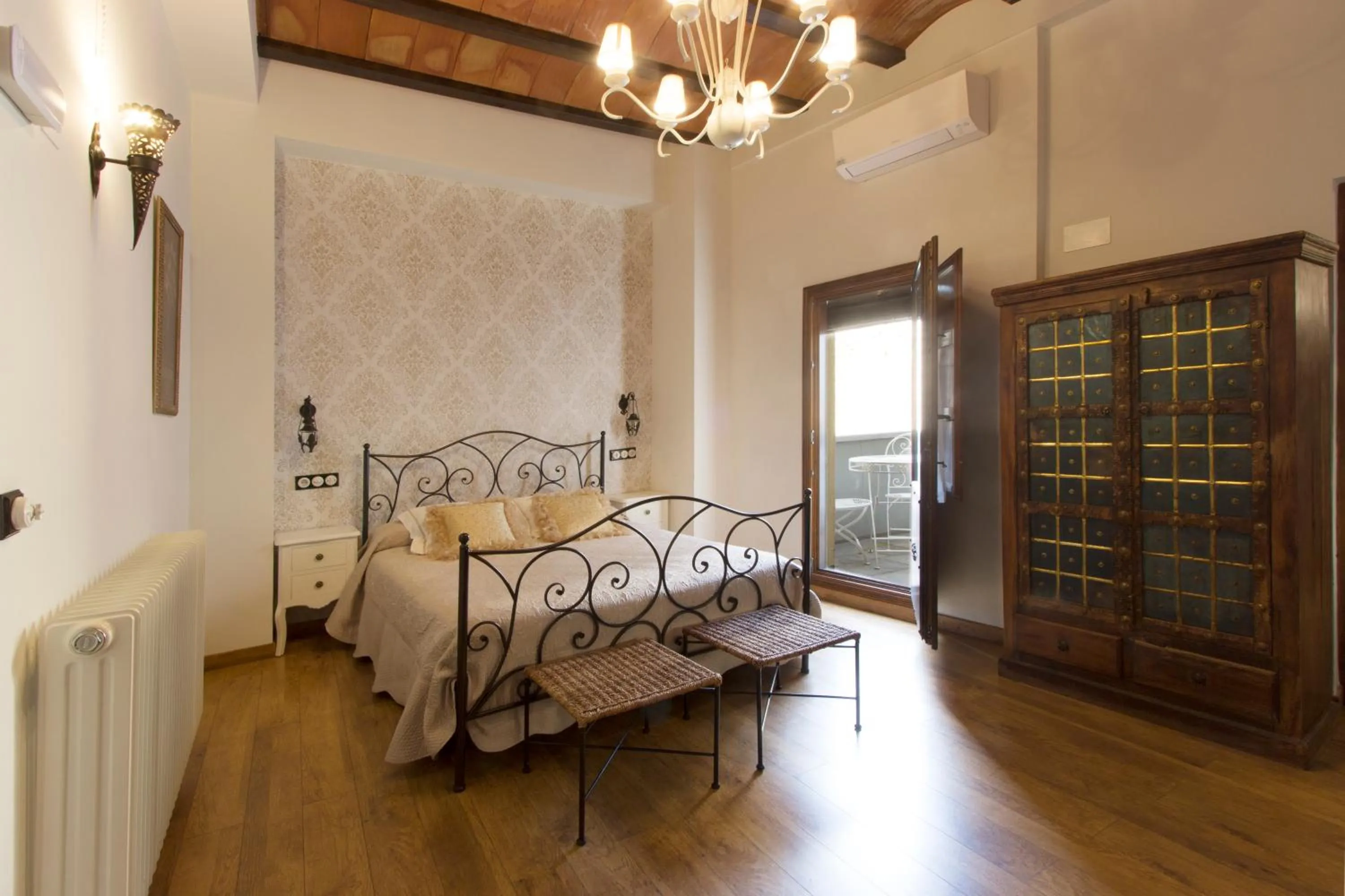 Decorative detail, Bed in Hotel Boutique Posada de Sajazarra