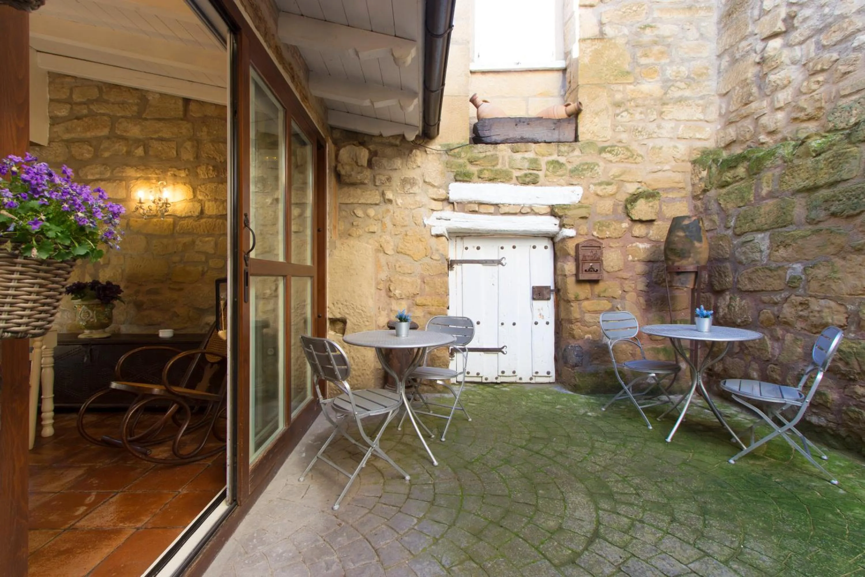 Patio in Hotel Boutique Posada de Sajazarra