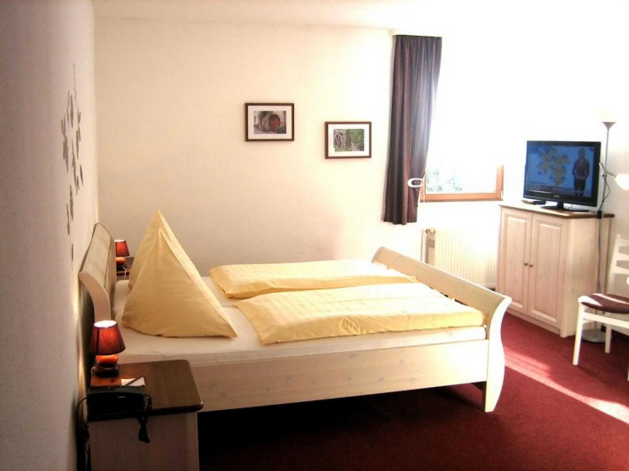 Bedroom, Bed in Rhodaer Grund