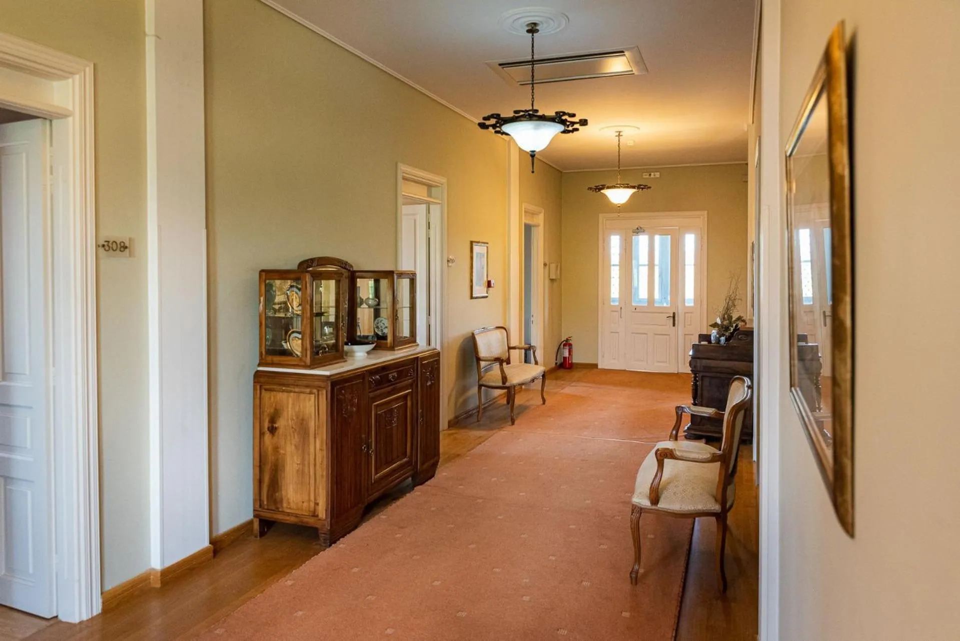 Seating area in Sourediko