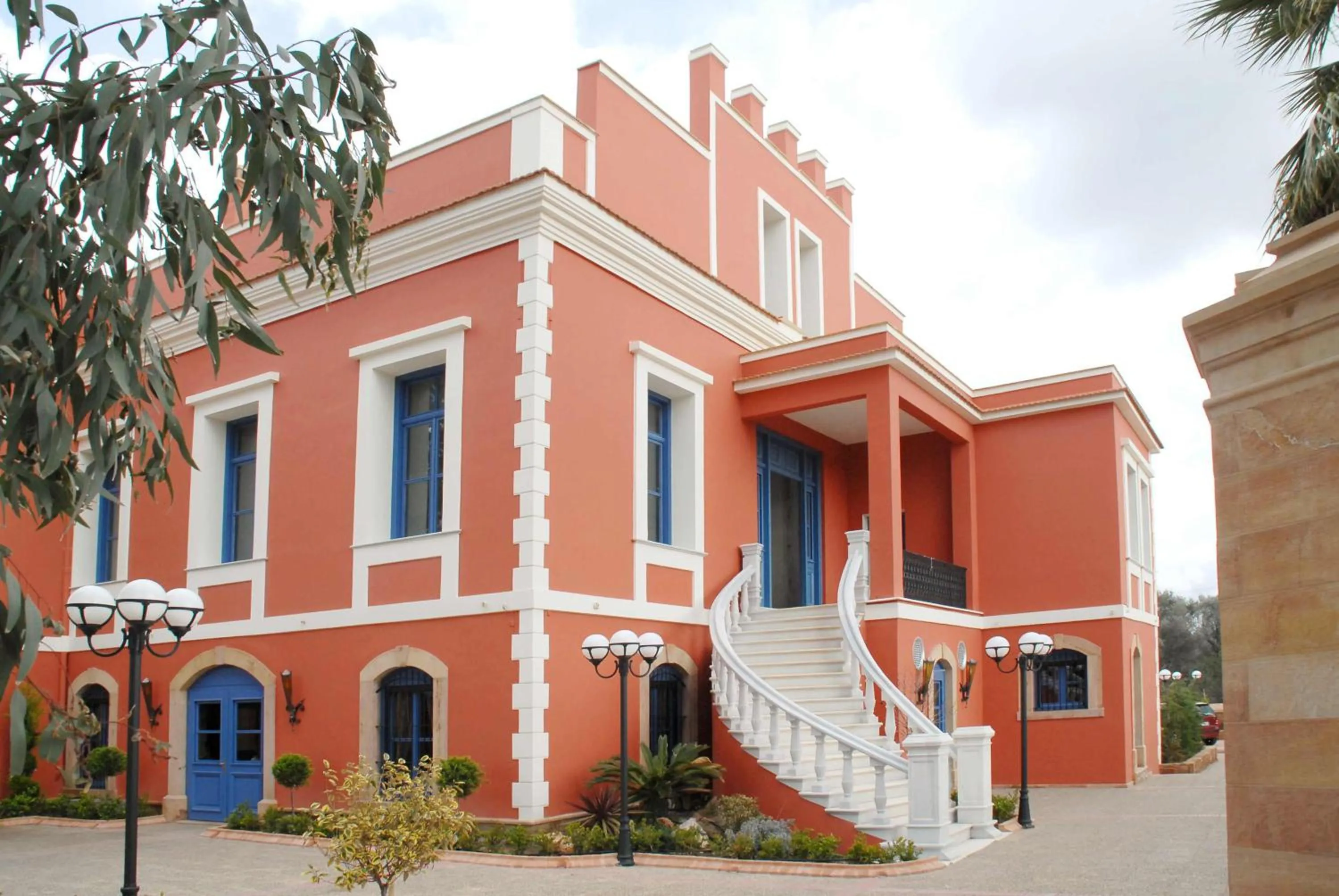 Property building in Sourediko