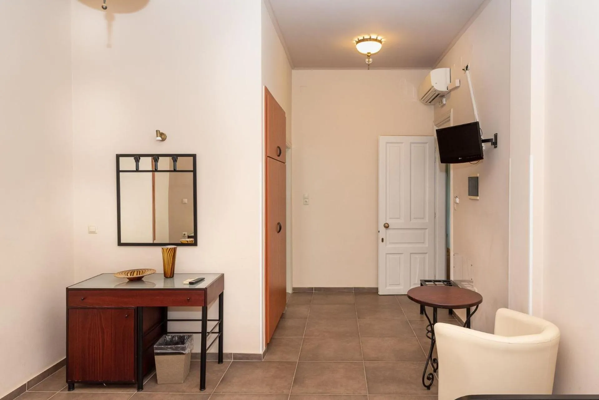 TV and multimedia in Sourediko