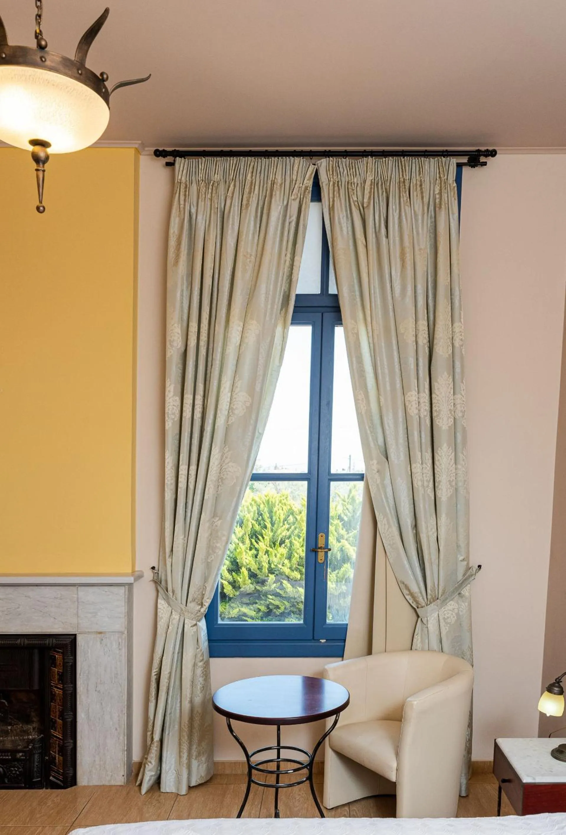 Seating area in Sourediko