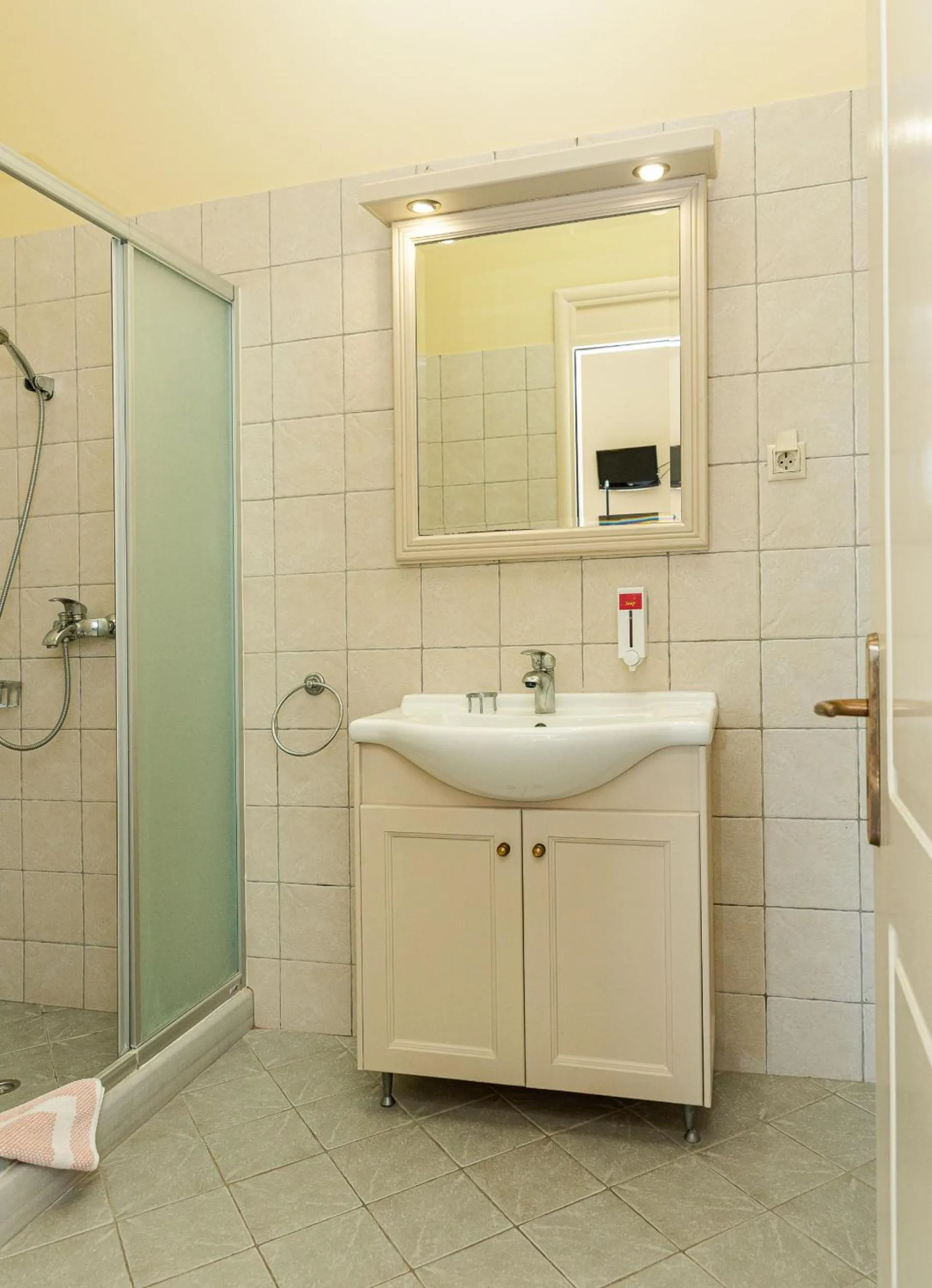 Bathroom in Sourediko