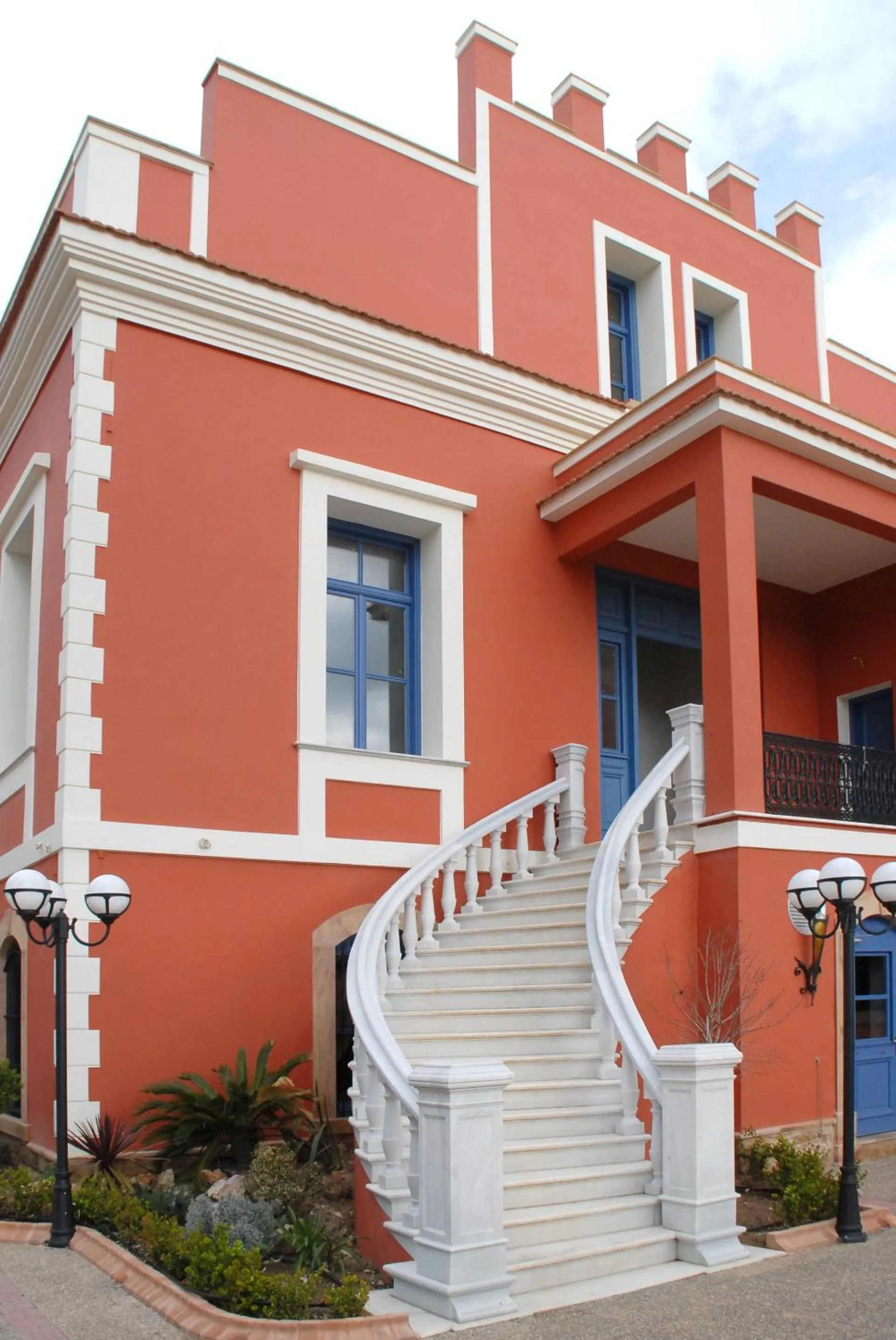 Property building in Sourediko