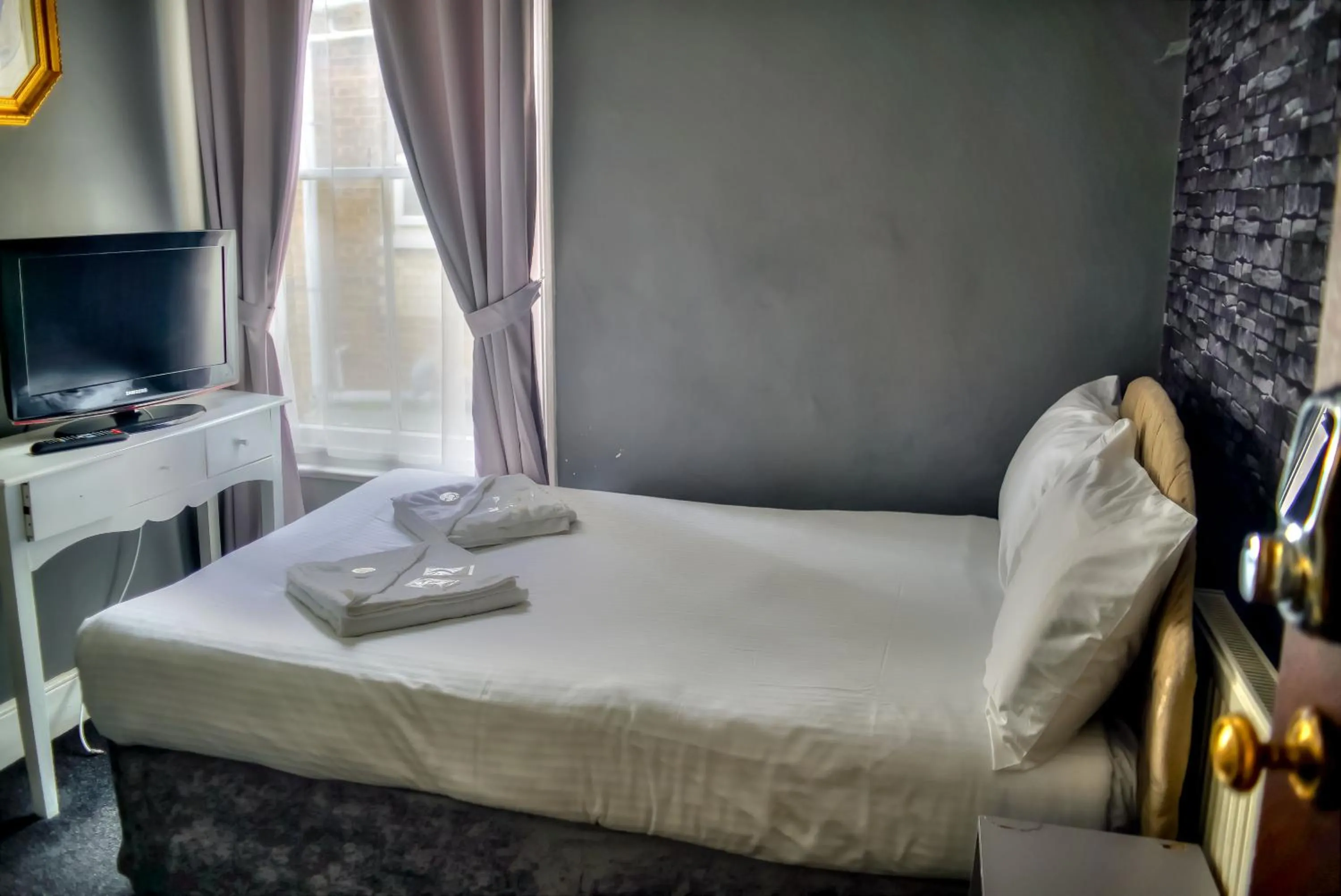 Bedroom, Bed in Villa Rose