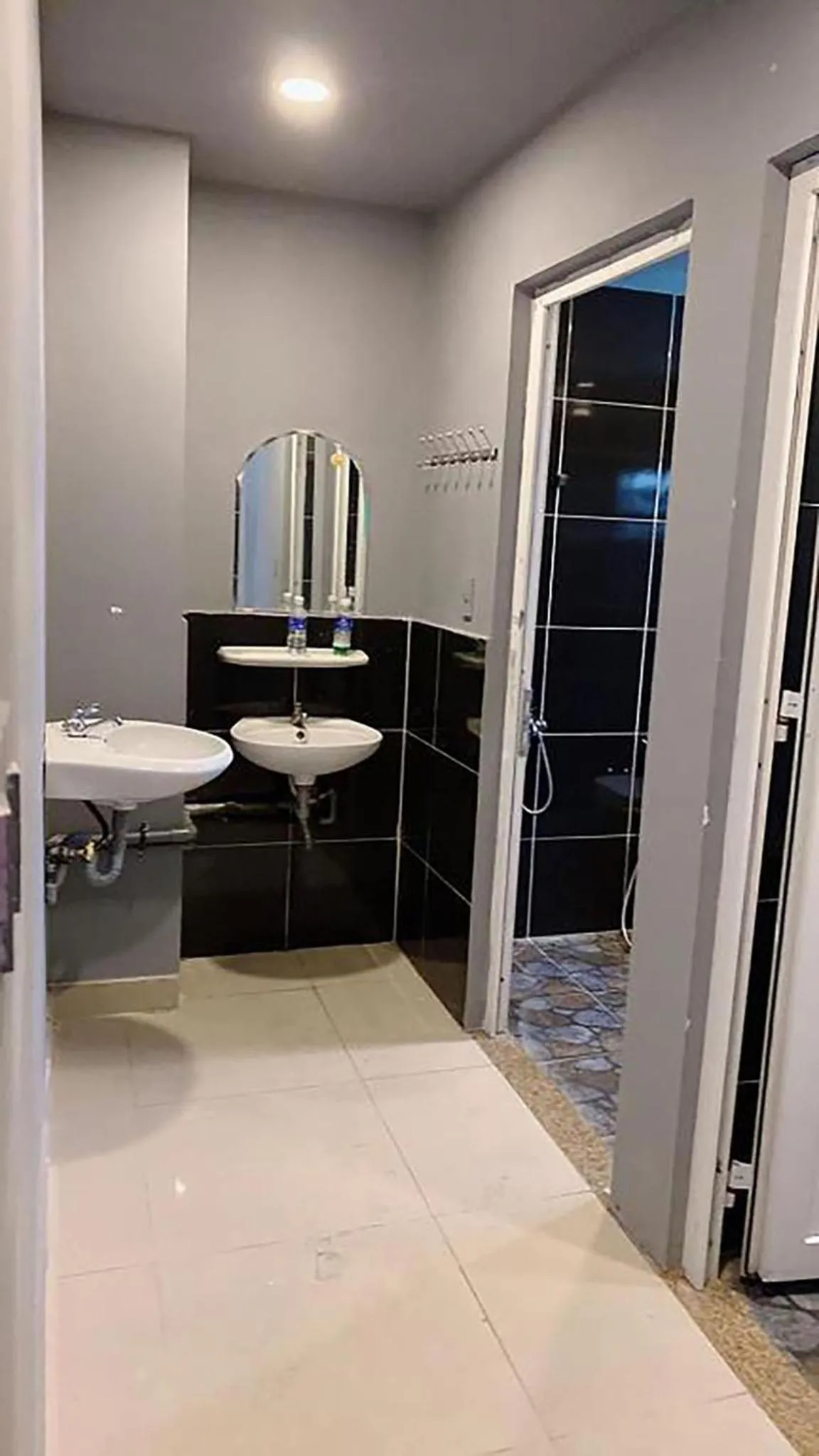 Shower in Valentine Luxury hotel - 31 Bui Vien Street