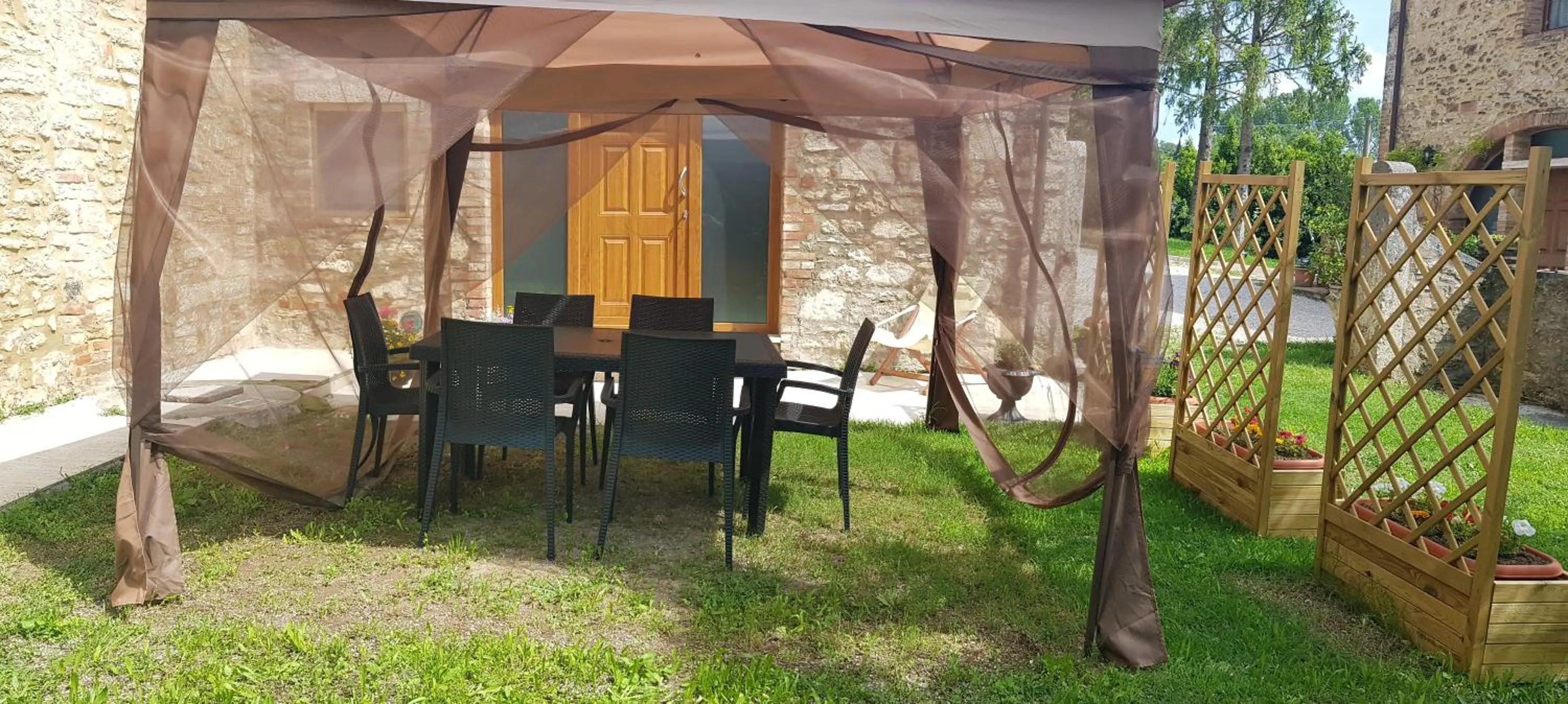 Patio in San Paterno B&B