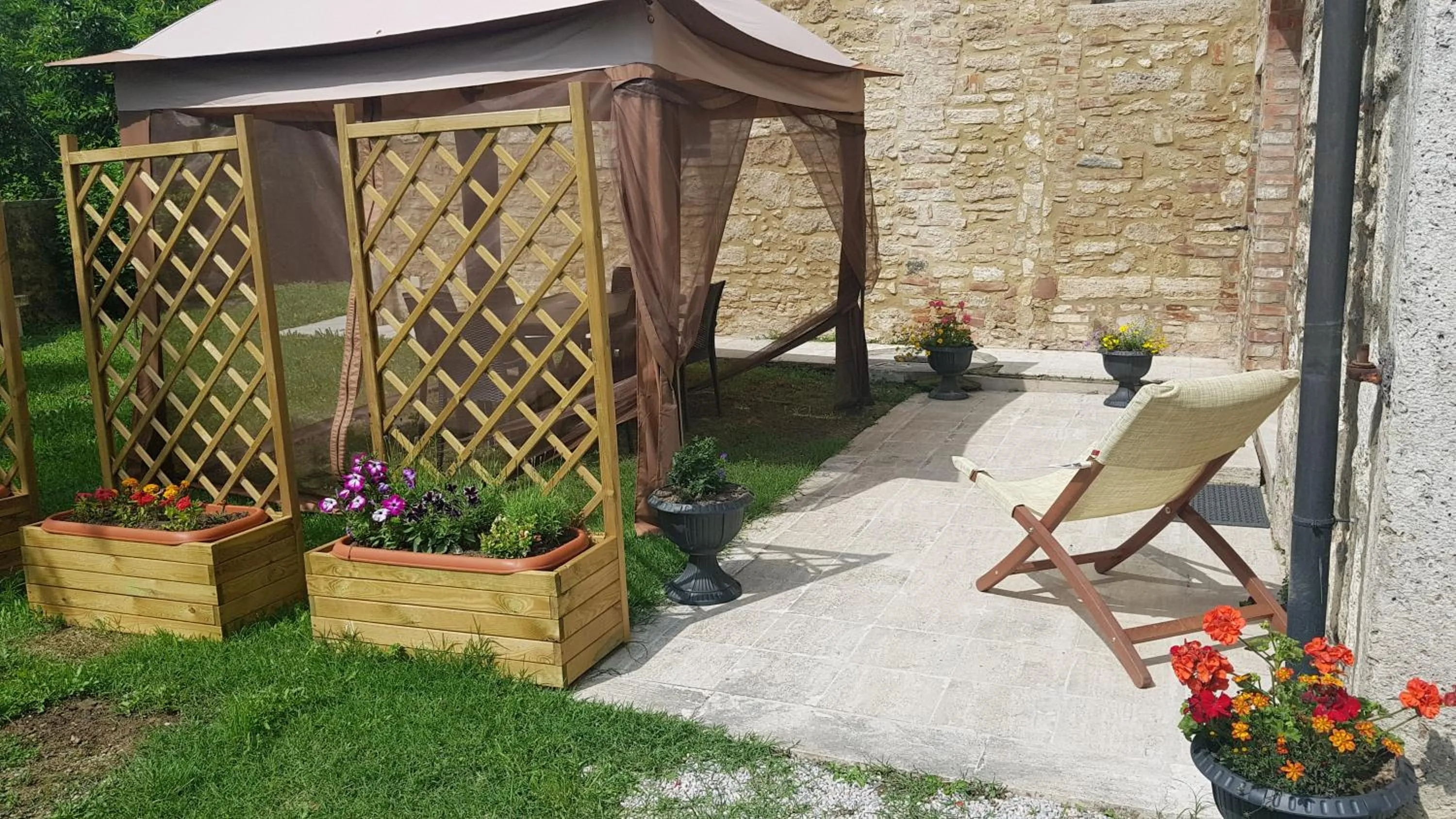 Patio in San Paterno B&B