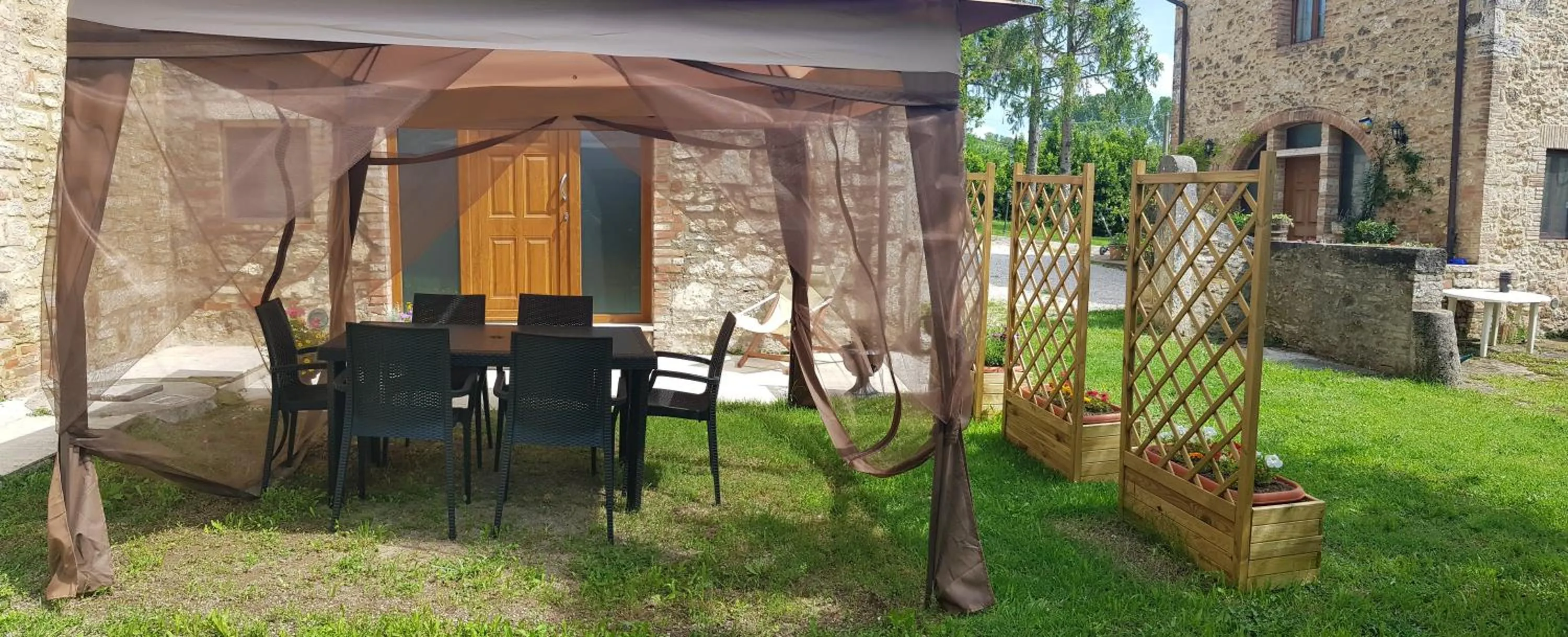 Patio in San Paterno B&B