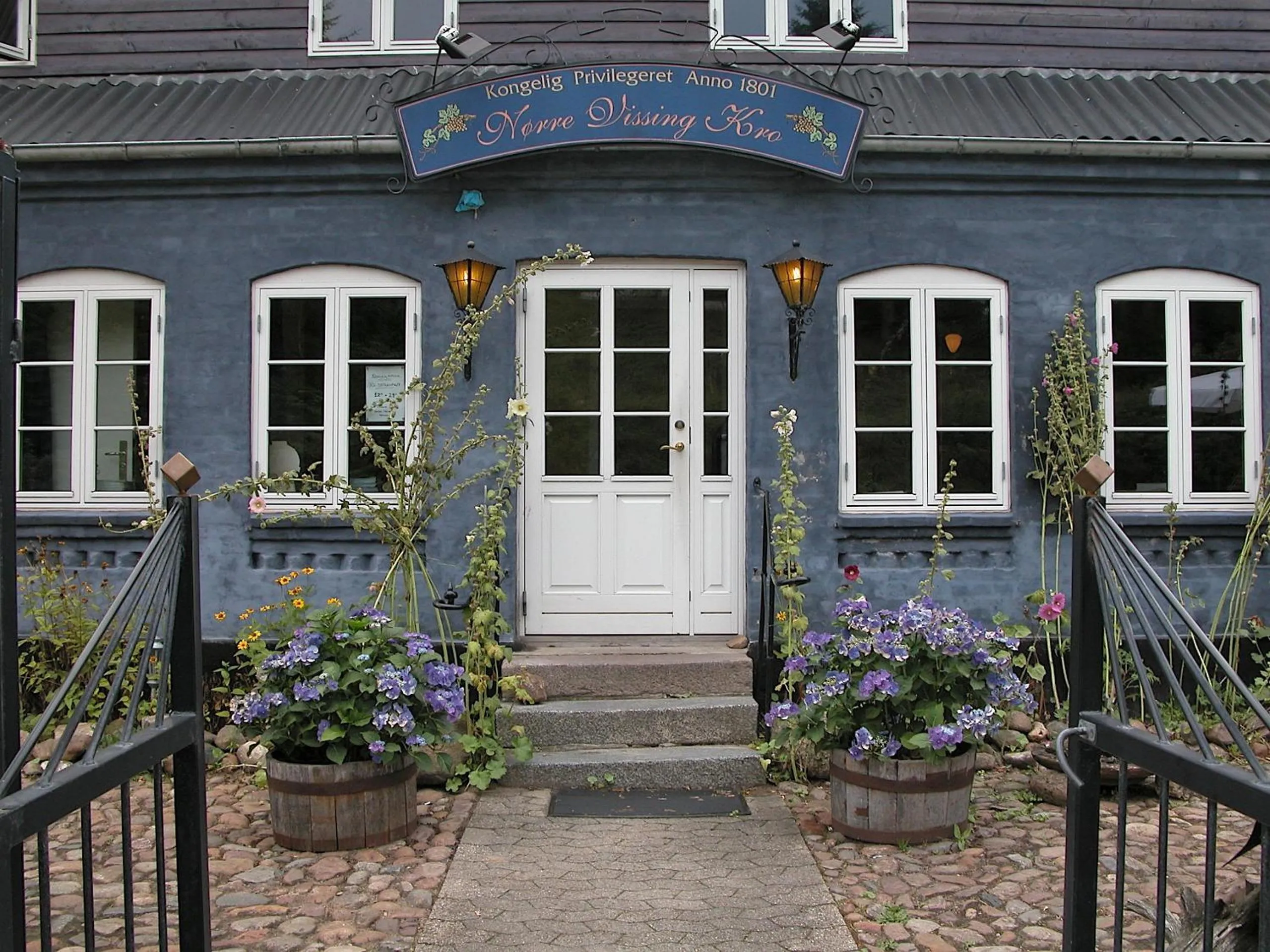 Facade/entrance in Nørre Vissing Kro