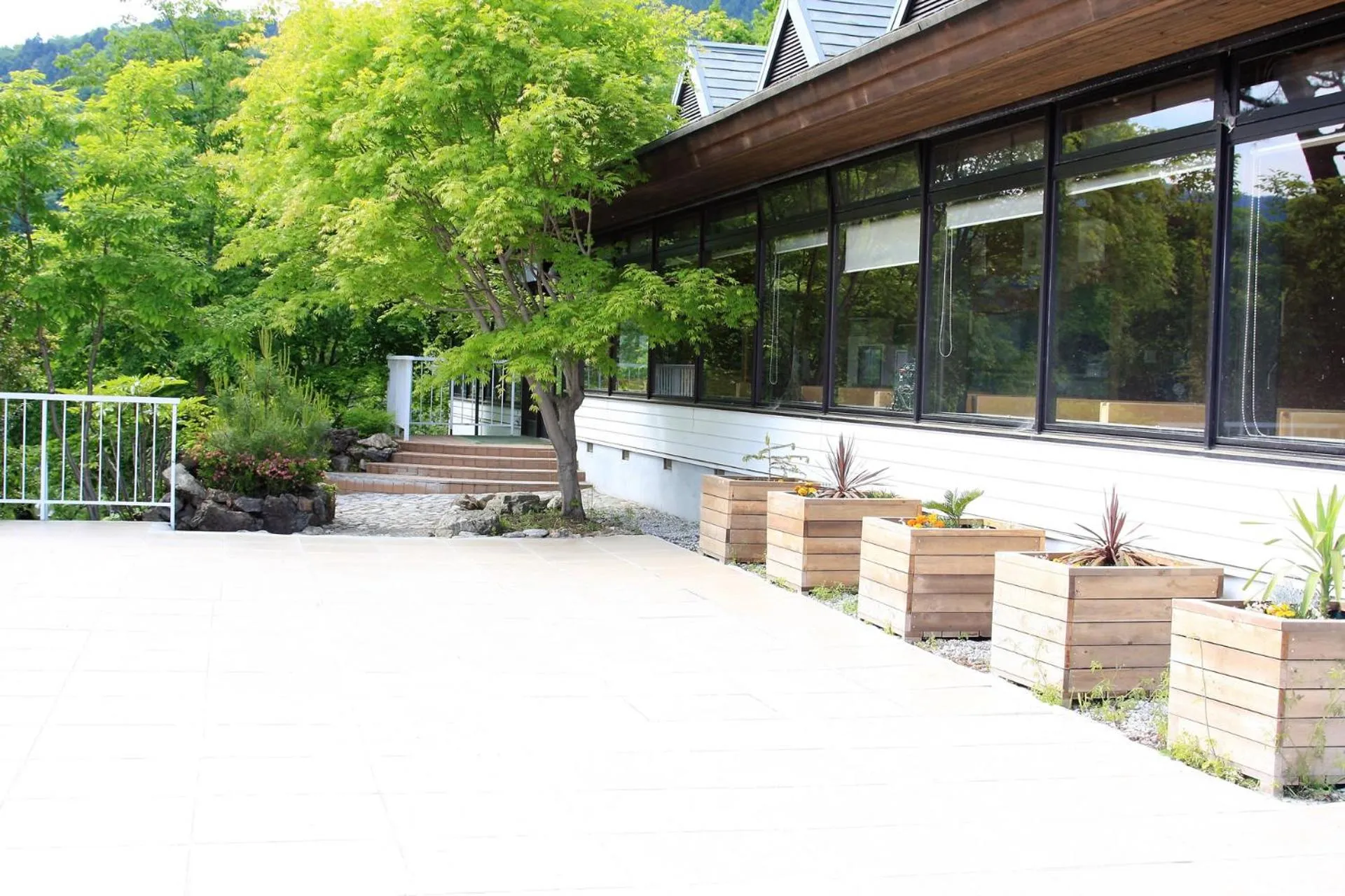 Facade/entrance in Shomarutoge Garden House