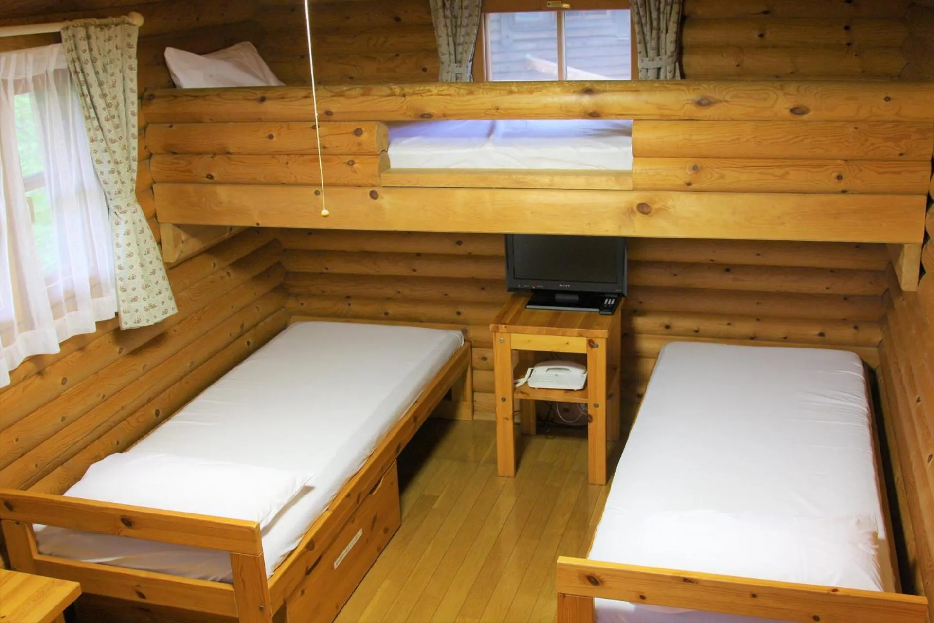 Photo of the whole room, Bed in Shomarutoge Garden House