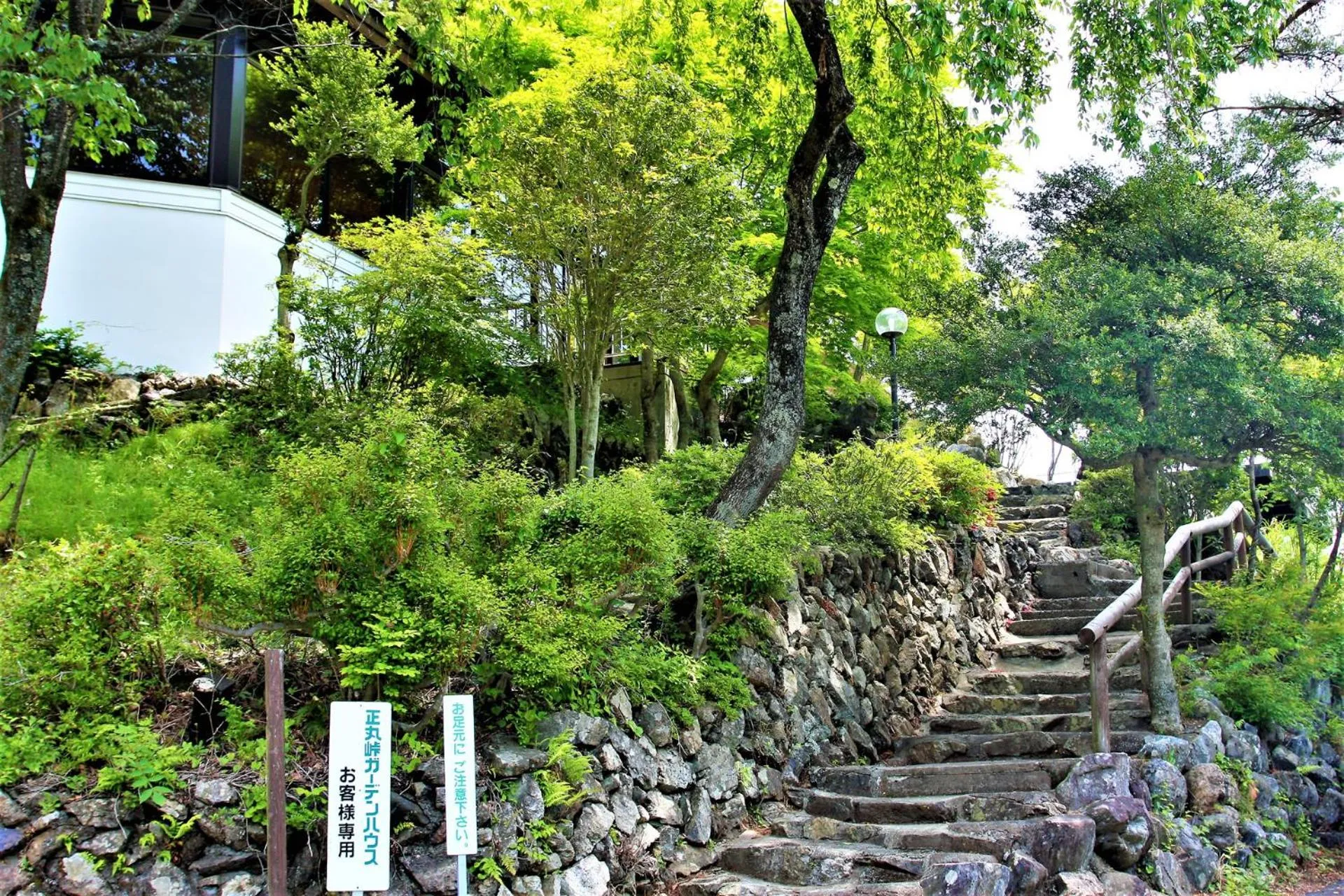 Facade/entrance in Shomarutoge Garden House