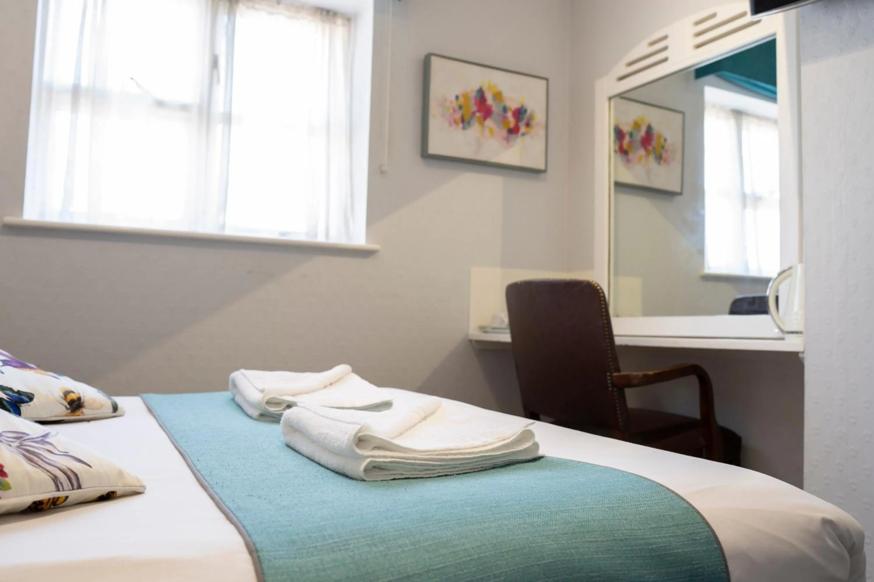 Bed in Gatwick Turret Guest House