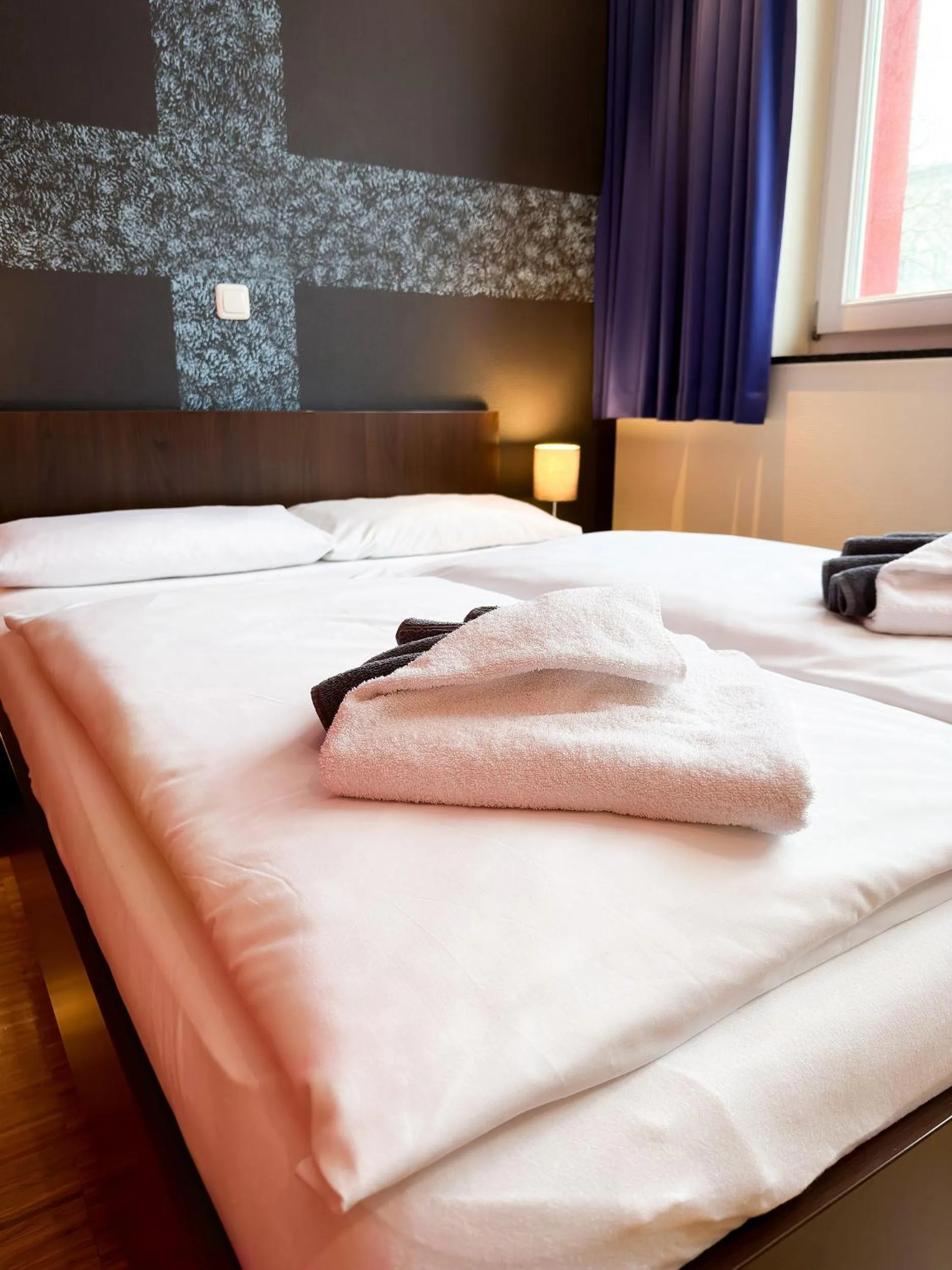 Bed in HOLI City Apart Hotel Berlin